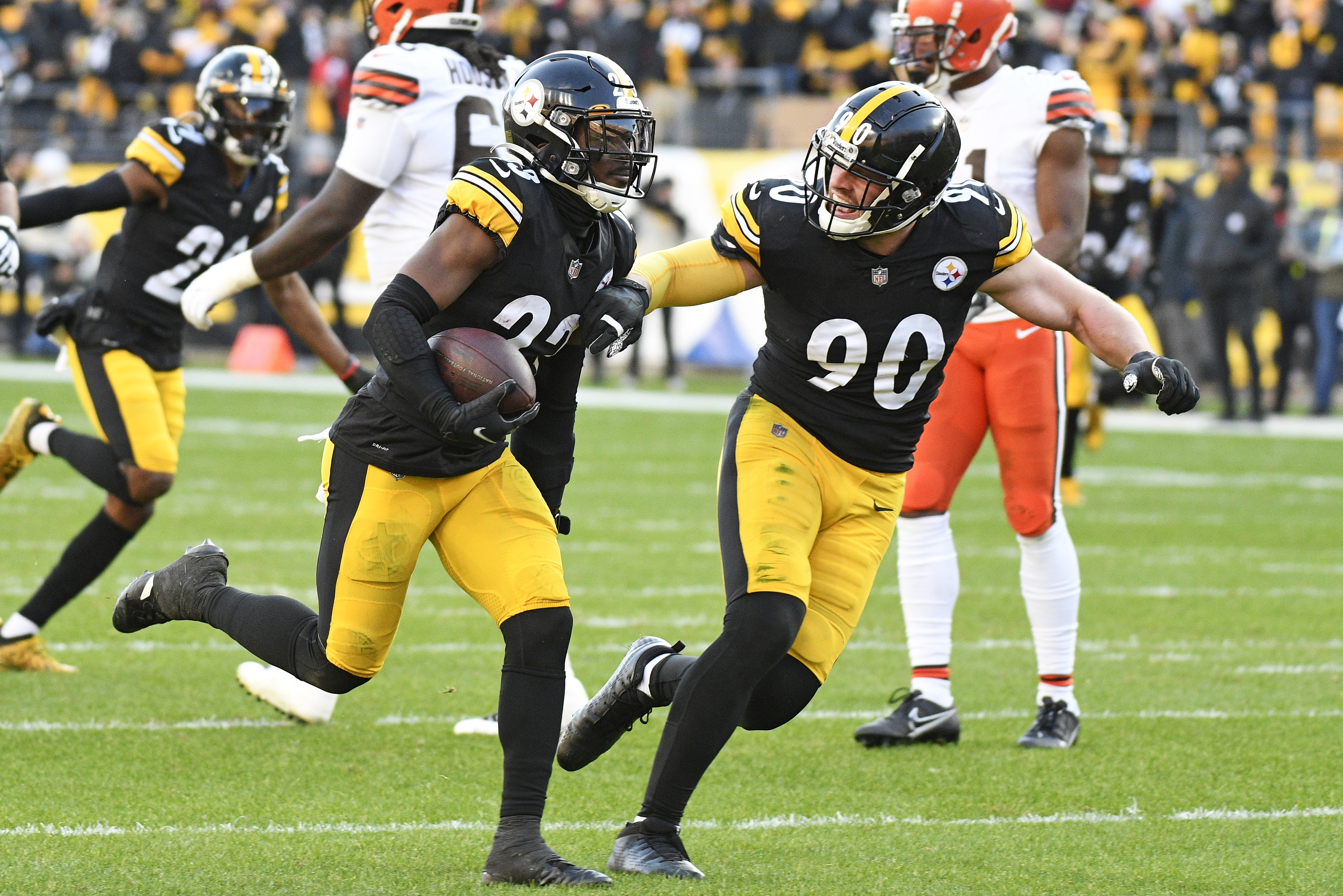 Steelers re-sign safety Kazee, tight end Gentry - Newsday