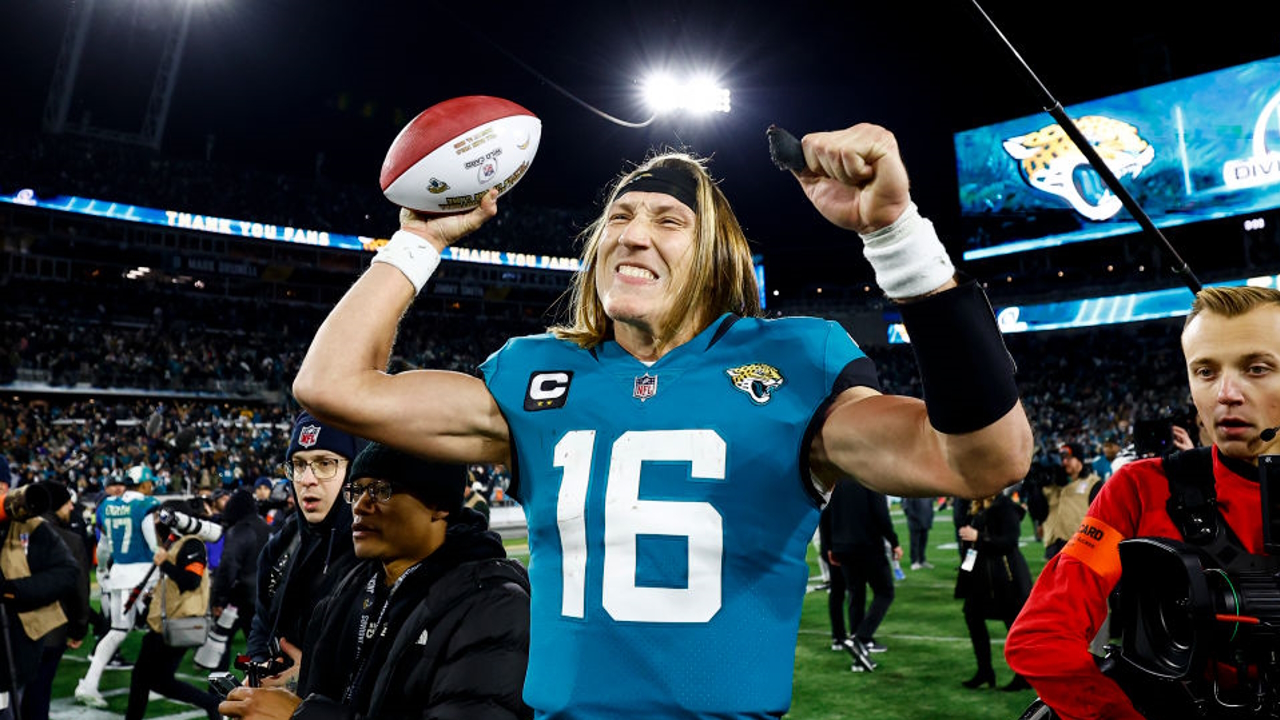 Jaguars' Trevor Lawrence celebrates win at Waffle House, fires off