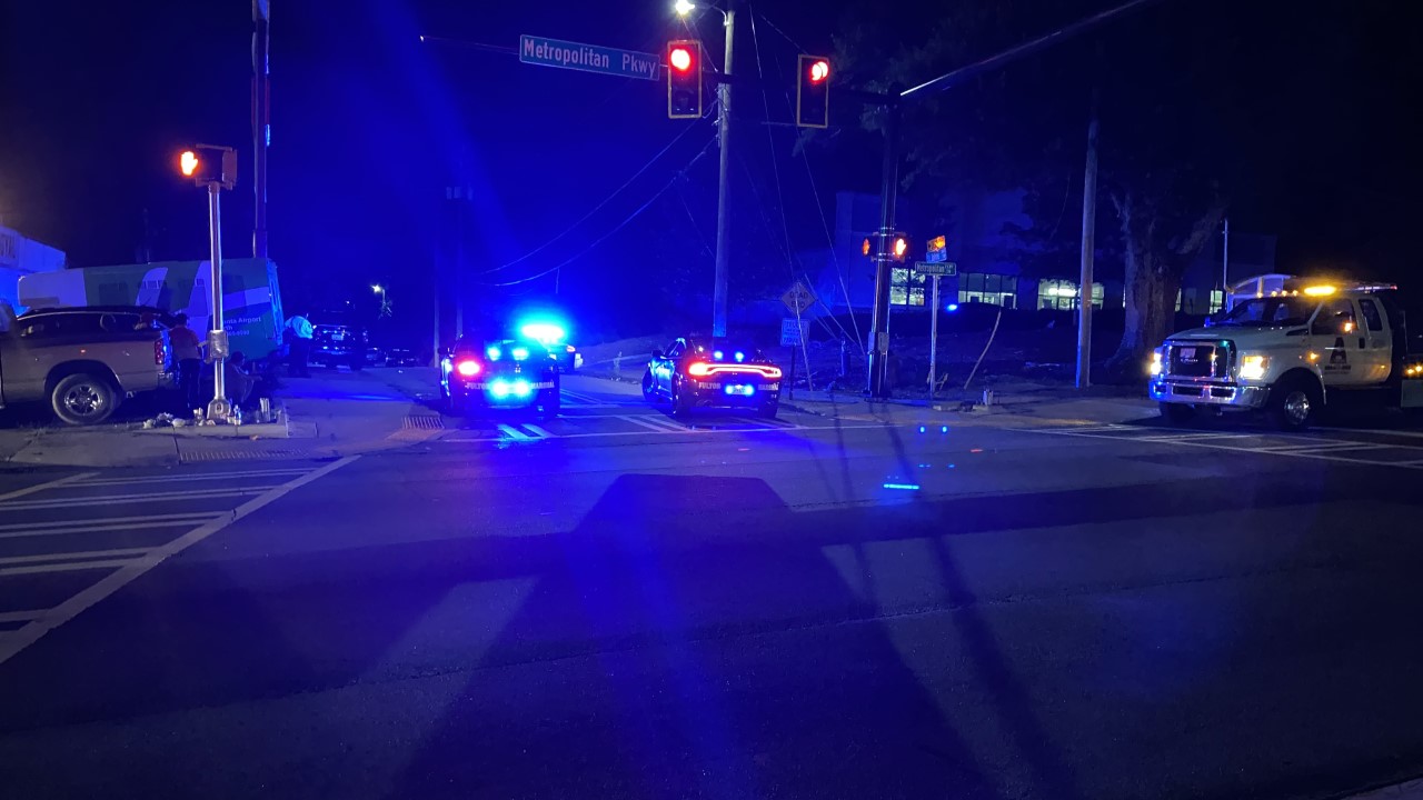 Manhunt underway in southwest Atlanta after man runs from GSP roadblock, police say