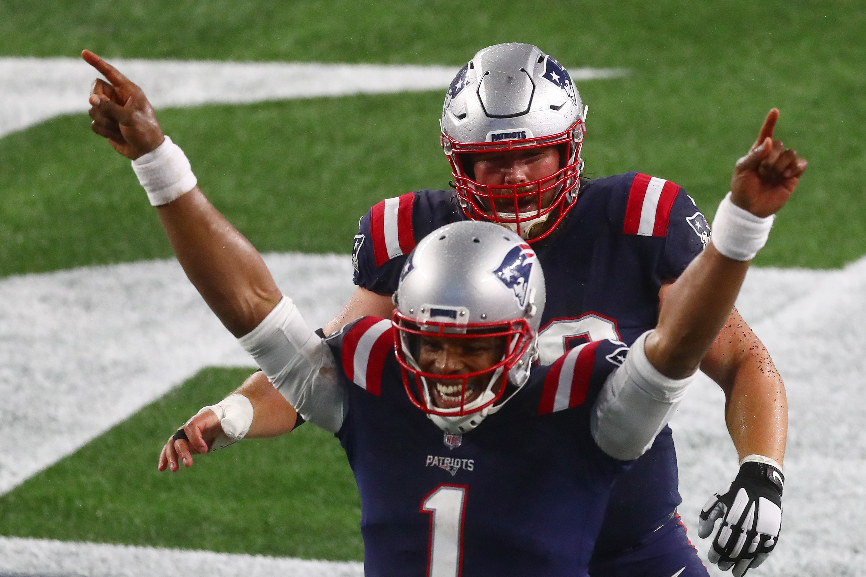 Patriots defeat Ravens at a wet Gillette Stadium