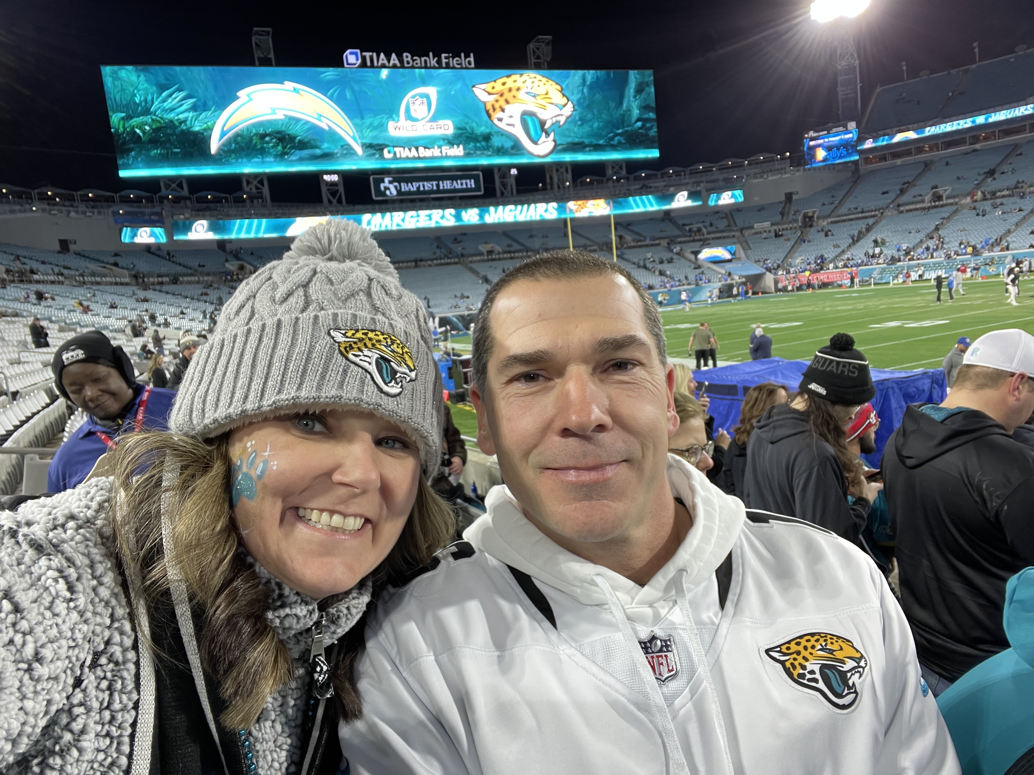 Los Angeles Chargers vs. Jacksonville Jaguars. Fans support on NFL Game.  Silhouette of supporters, big screen with two rivals in background Stock  Photo - Alamy