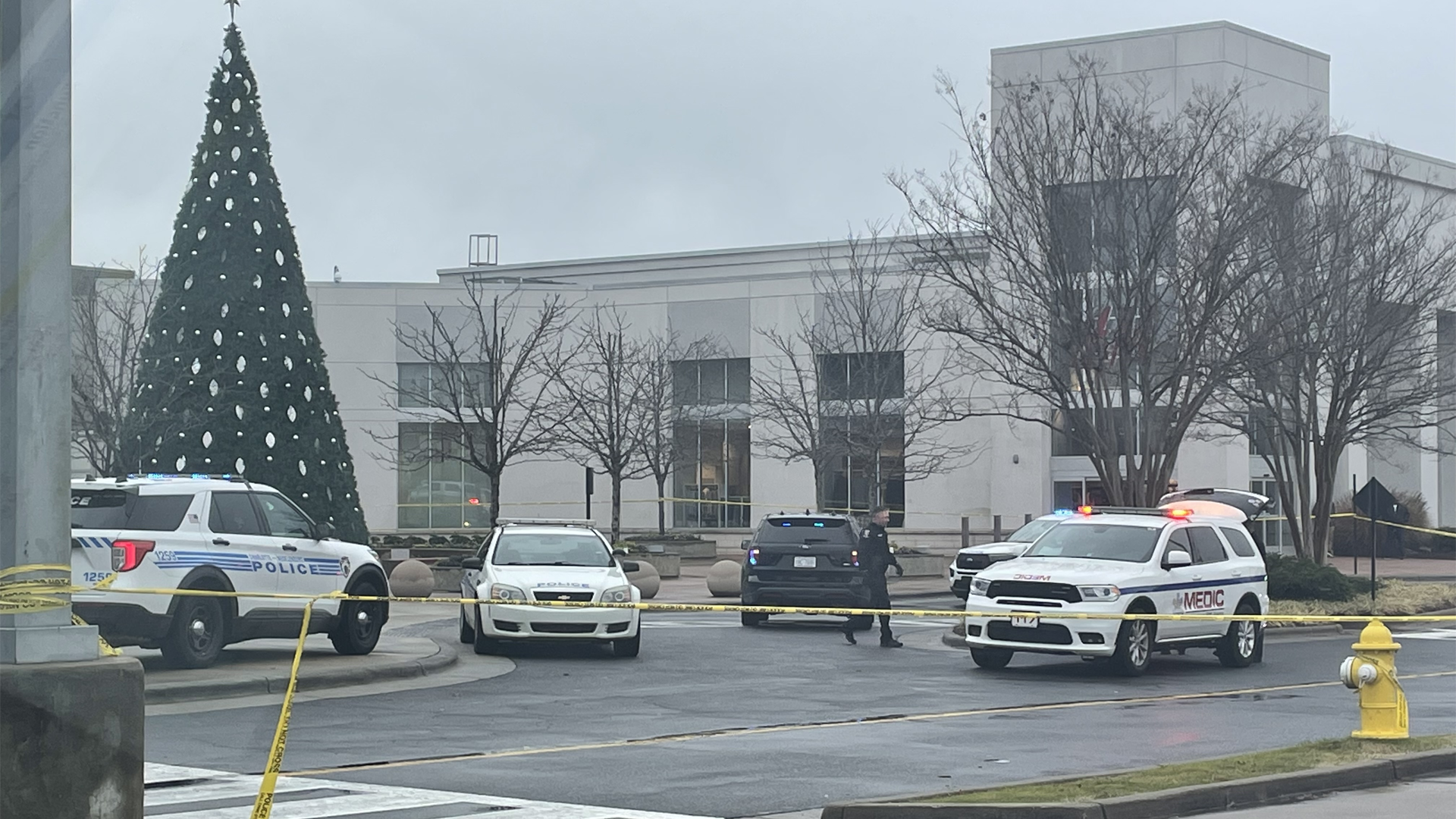 2 people seriously injured after shooting at Northlake Mall