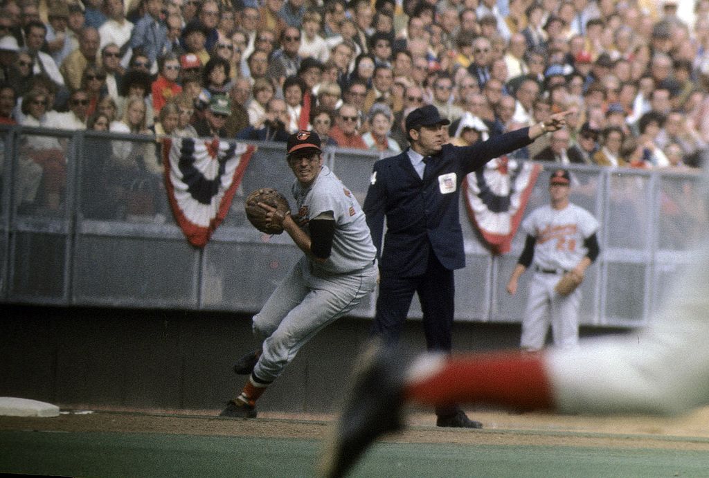 Tributes pour in for Hall of Fame third baseman Brooks Robinson