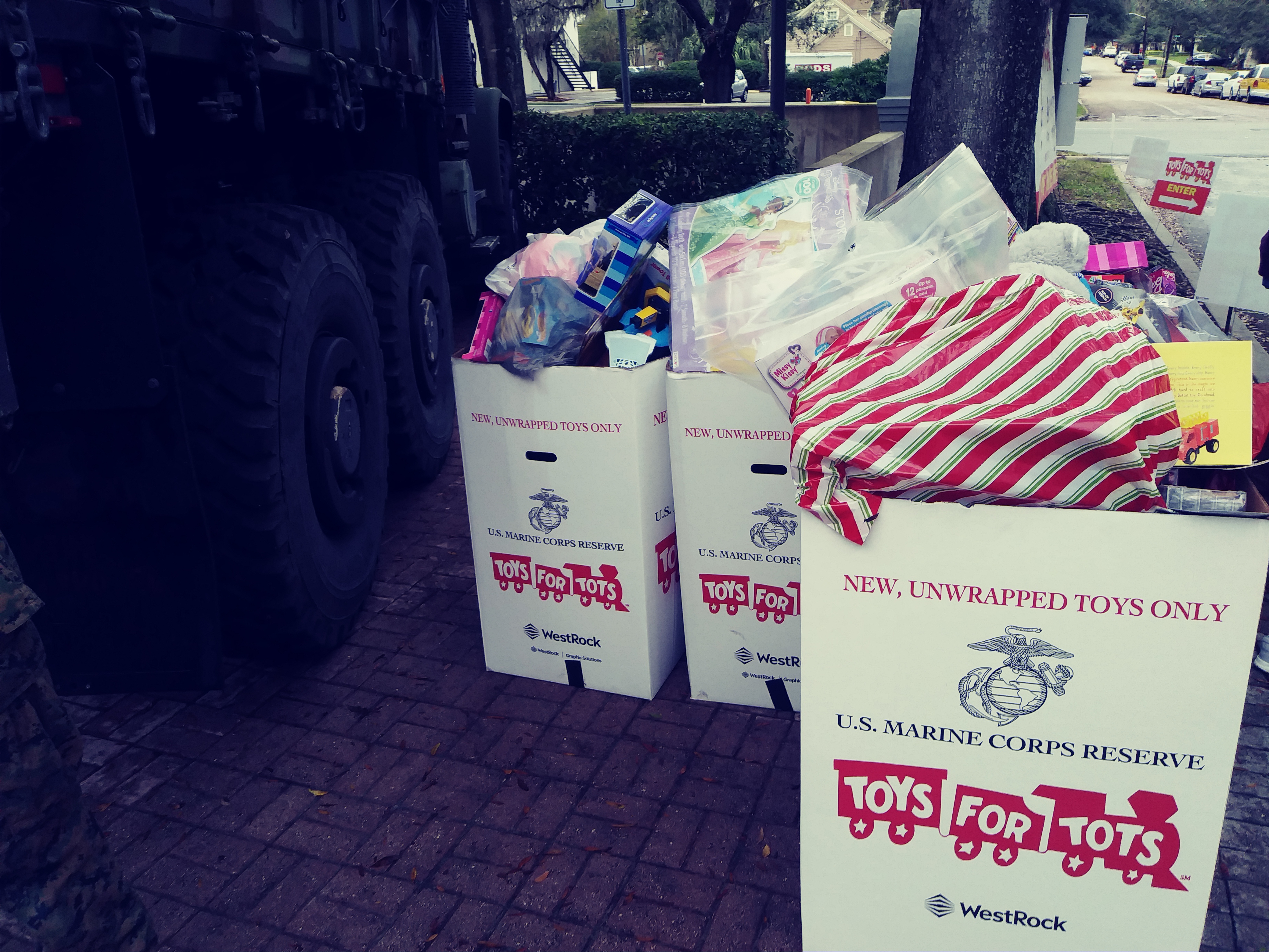 Hundreds show up to donate toys at the WFTV annual Toys for Tots drive