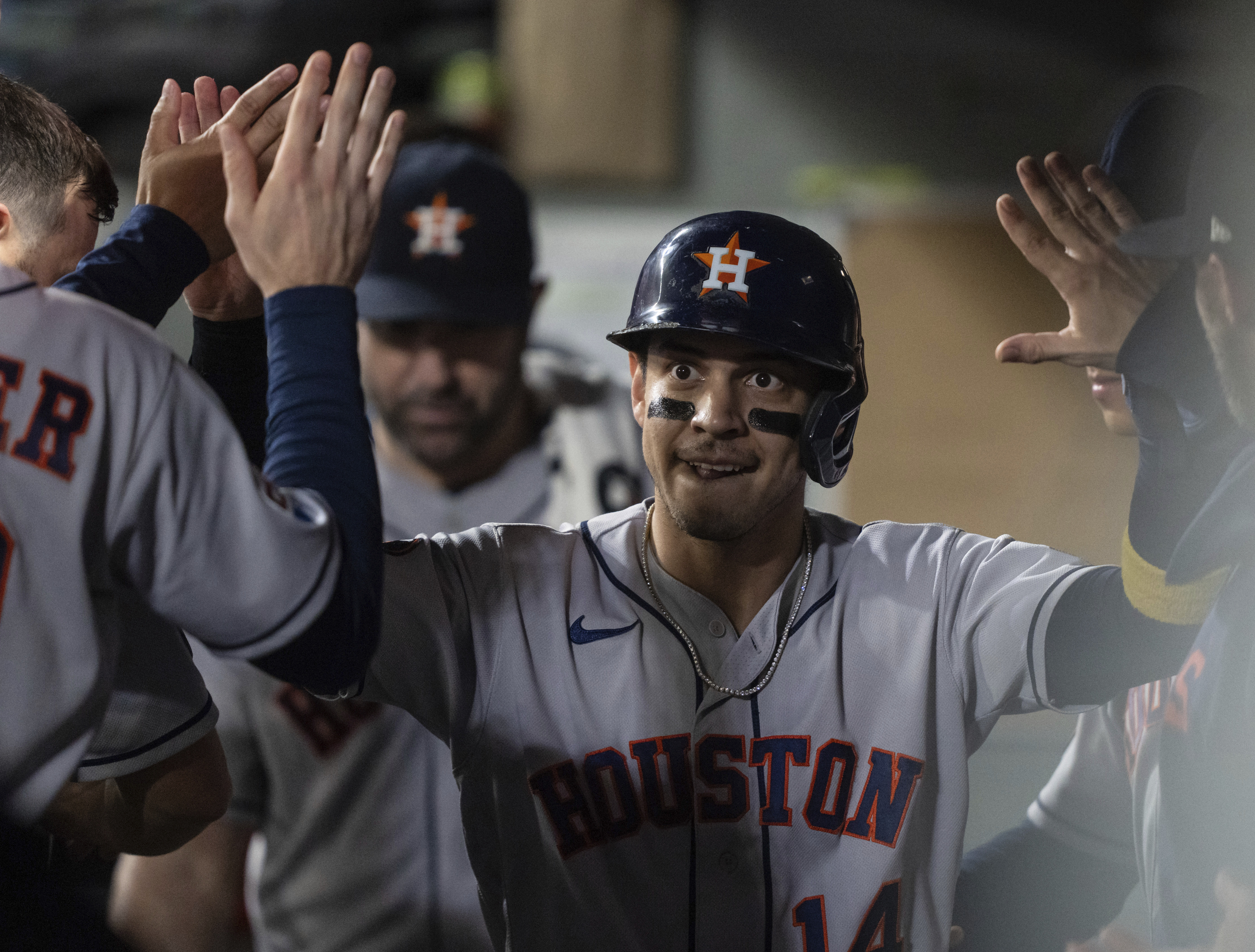 Vintage Verlander silences Seattle as Astros top M's 5-1 to open key series  in playoff race