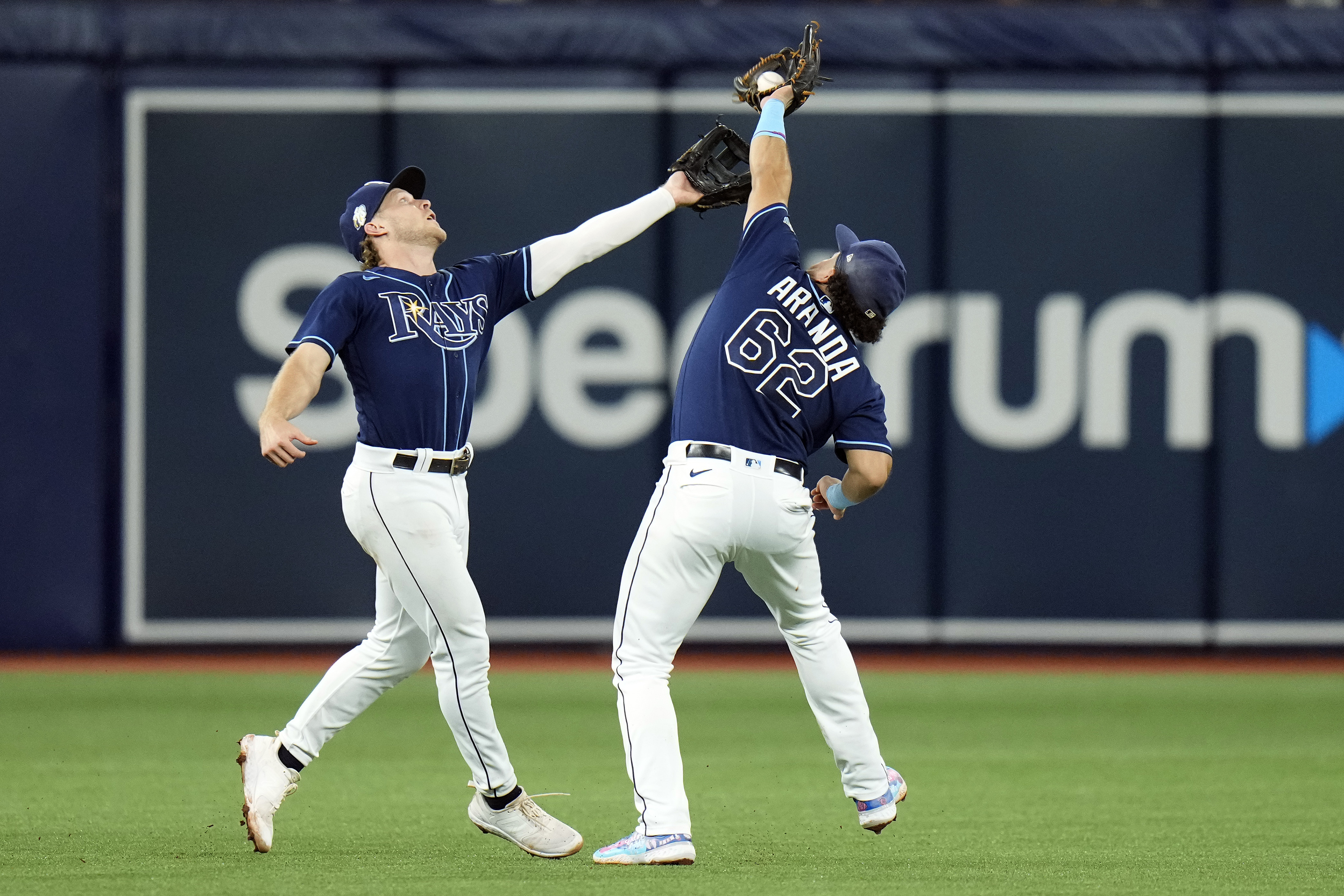 Castillo wins 6th straight decision, Mariners beat Rays 1-0 in