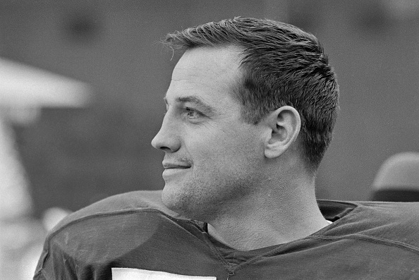 Sam Huff, Fearsome Hall of Fame Giants Linebacker, Dies at 87 - The New York  Times