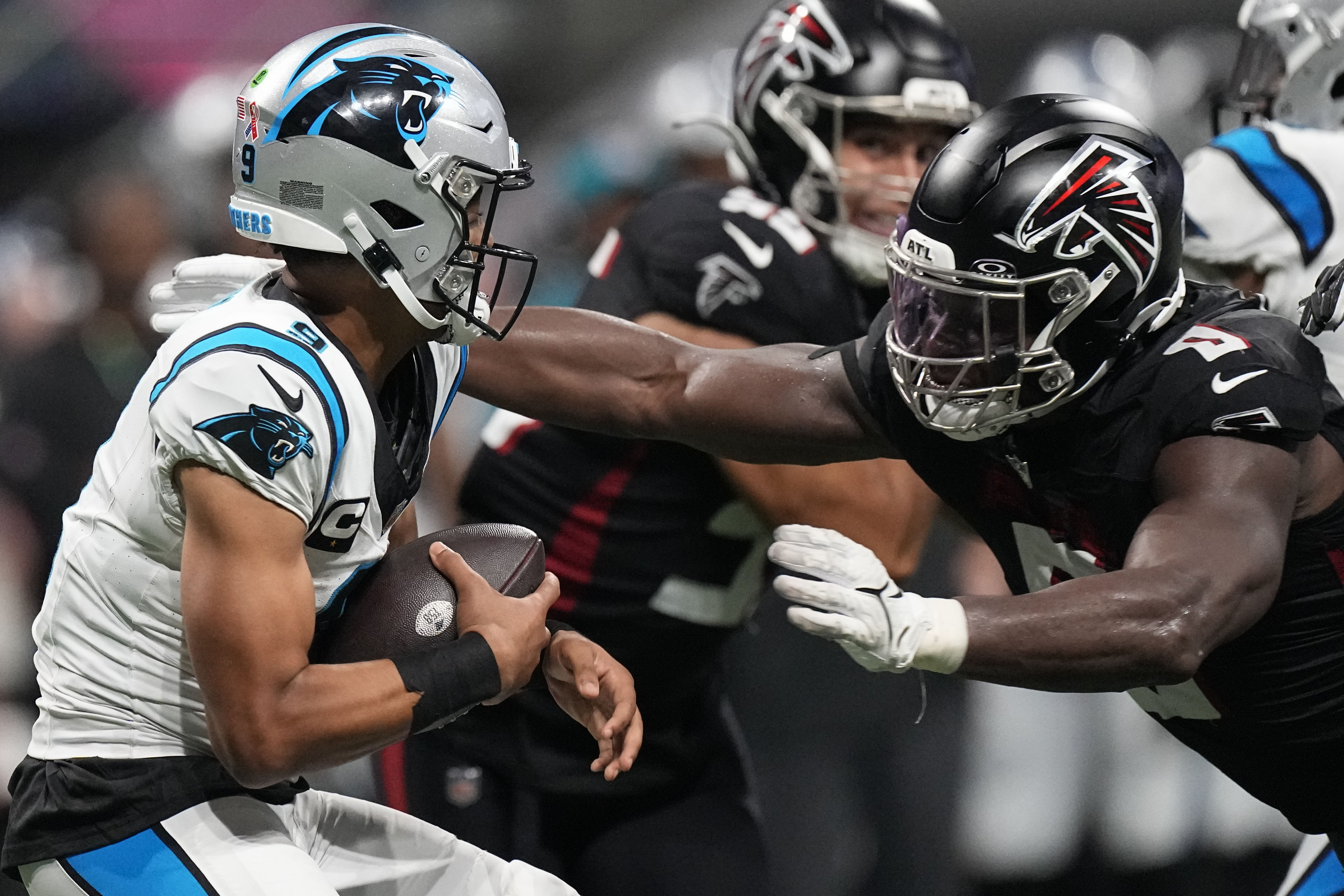 Robinson outshines top pick Young, Falcons beat Panthers