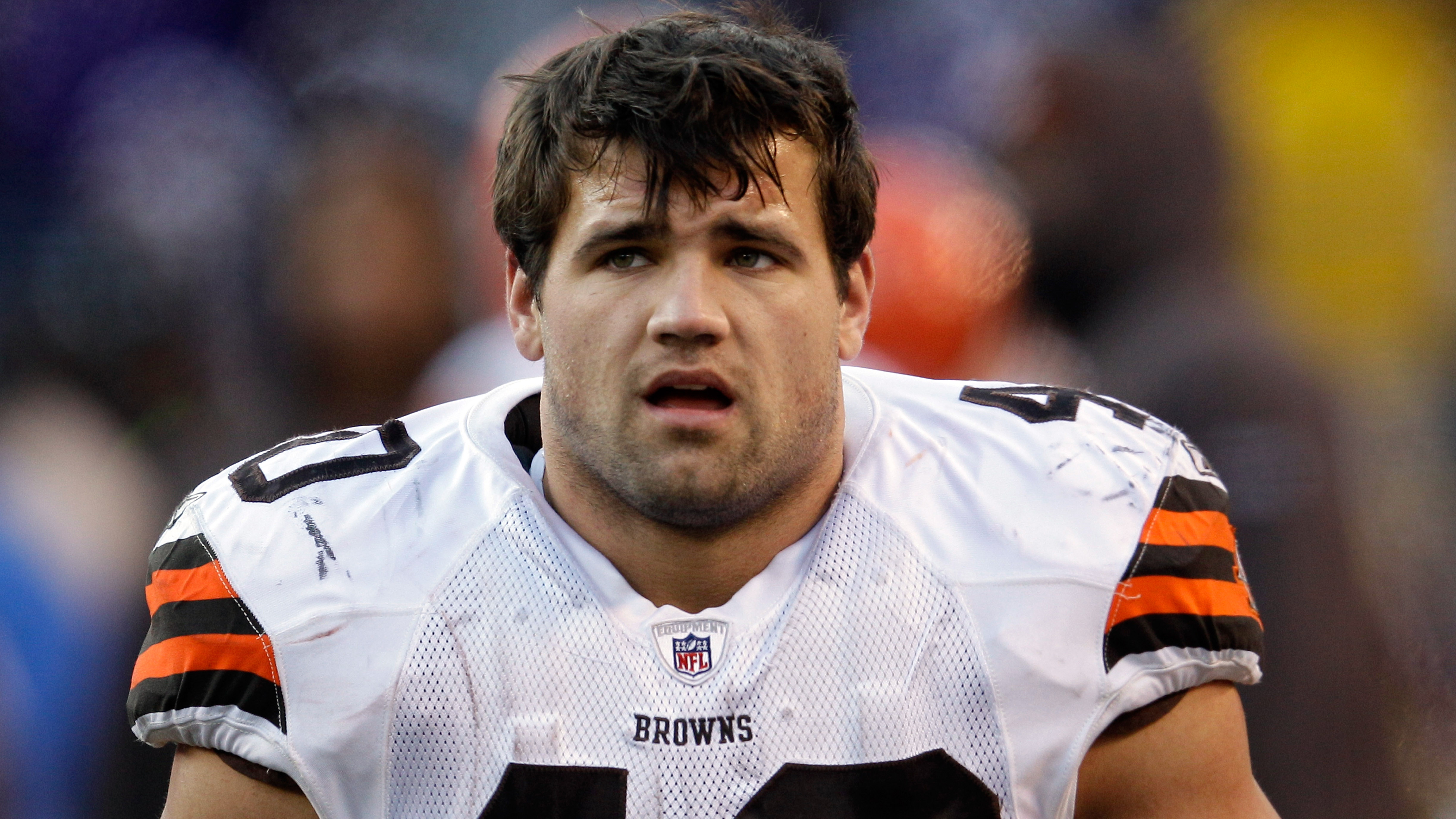 Peyton Hillis' girlfriend says former Browns RB is making progress, off  ventilator after saving kids from drowning 