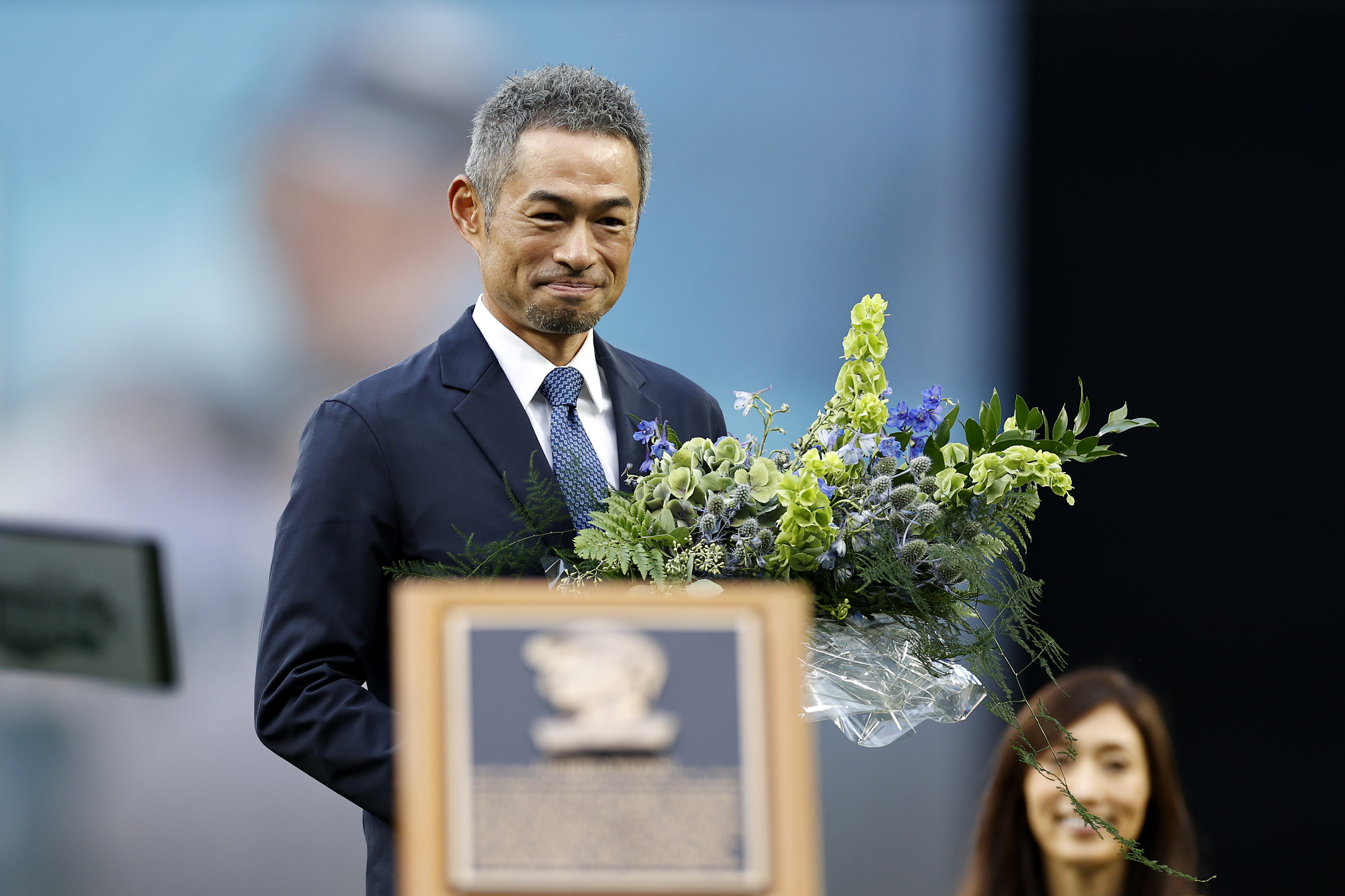 Ichiro Suzuki expresses gratitude as he is inducted into Mariners Hall of  Fame 