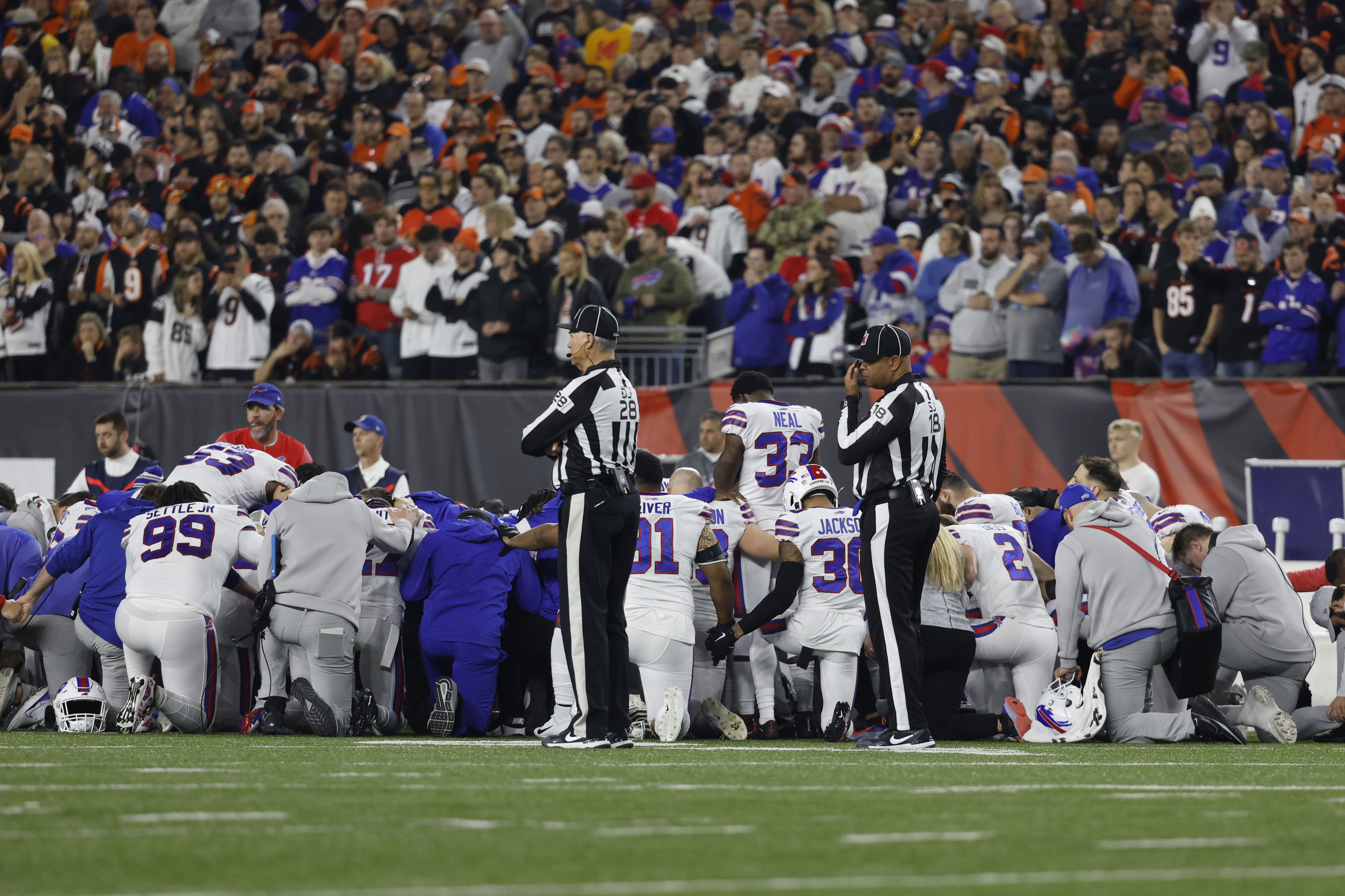 Damar Hamlin in critical condition after cardiac arrest; Bengals-Bills game  postponed – WHIO TV 7 and WHIO Radio