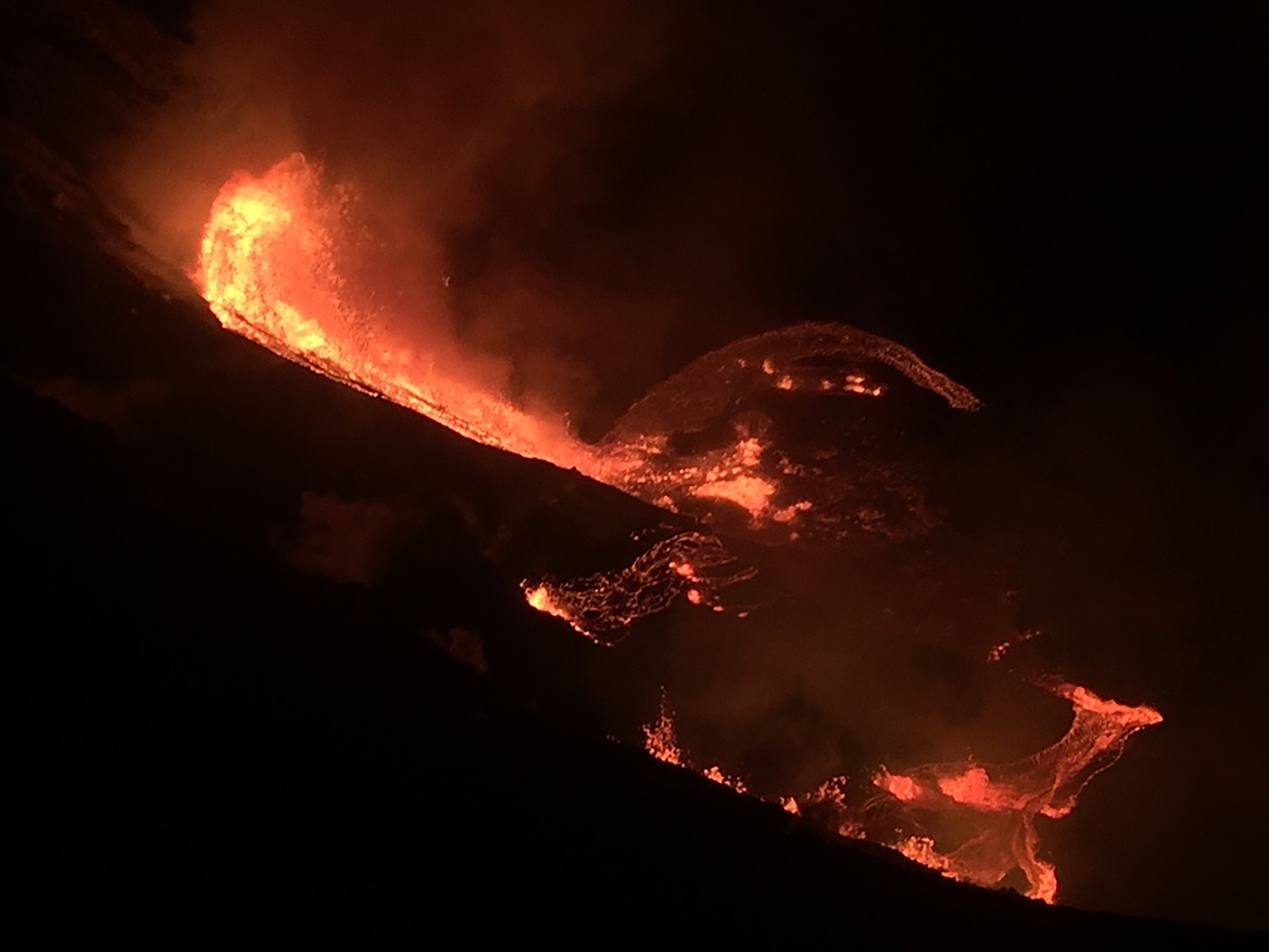 Hawaii S Kilauea Volcano Erupts Sparking Ash Advisory On Big Island Kiro 7 News Seattle