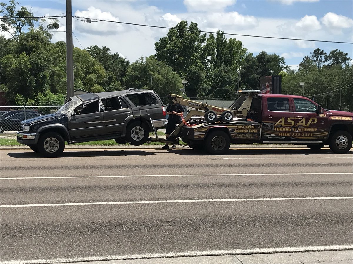 Toddler ejected, critically injured after crash on Jacksonville's Westside 104.5
