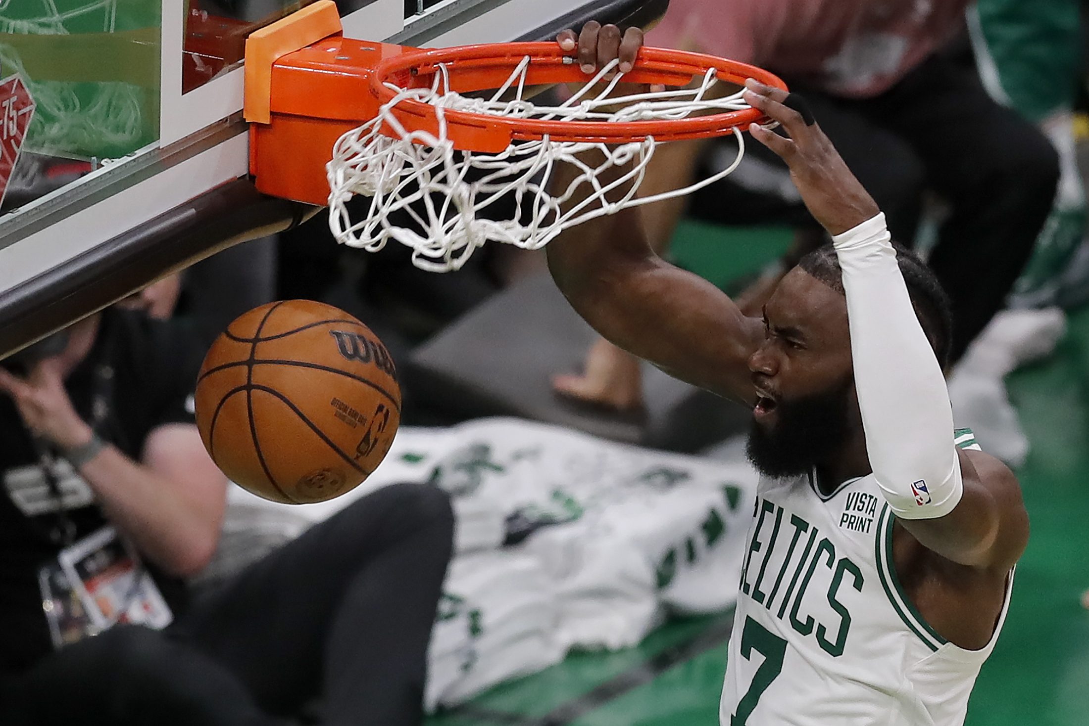 Jaylen Brown finally signs supermax with Celtics, inking richest deal in  NBA history - CBS Boston