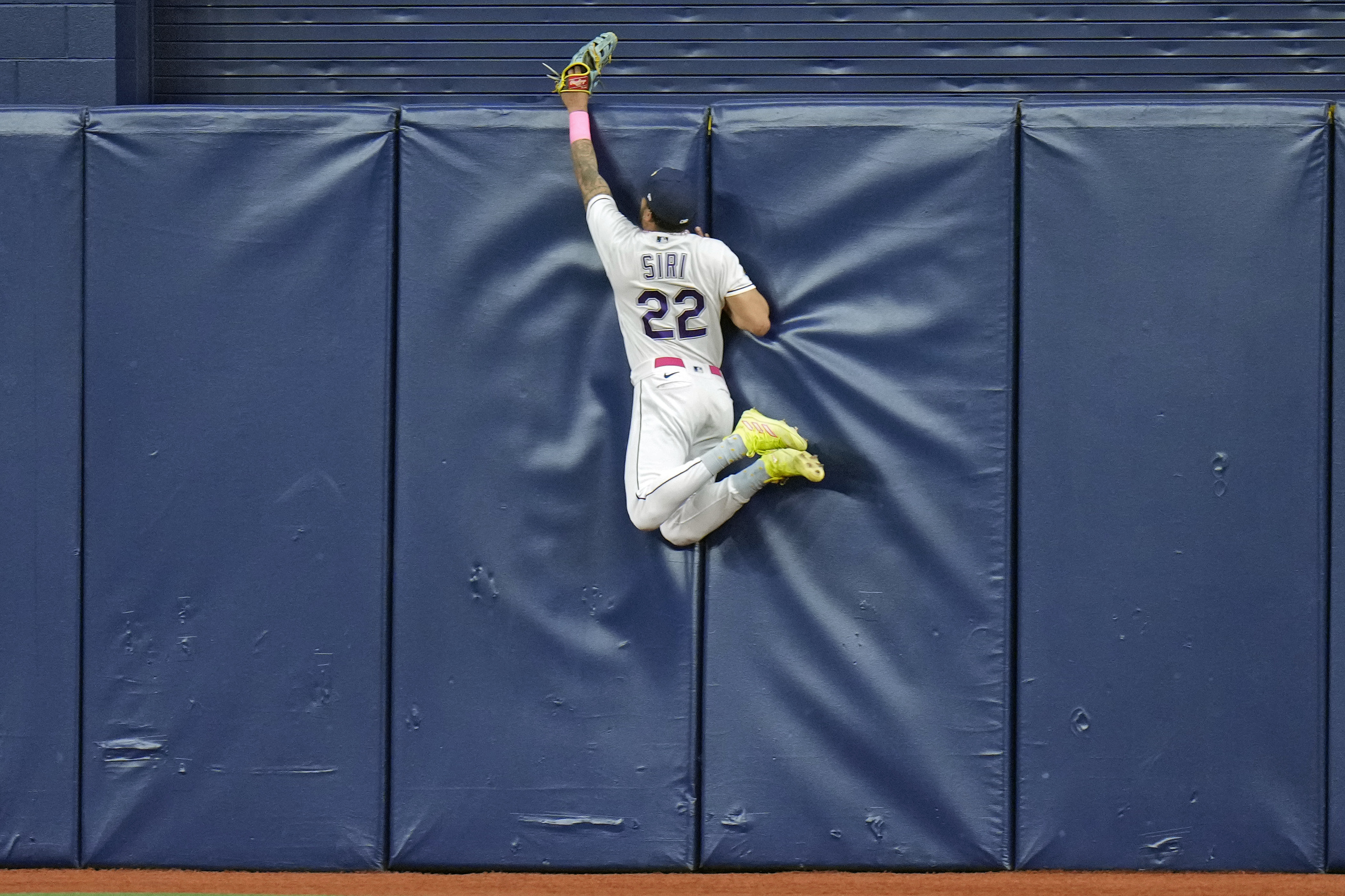 Pinto and Ramírez hit two-run homers in the 7th as the Rays rally to beat  the Mariners 7-4