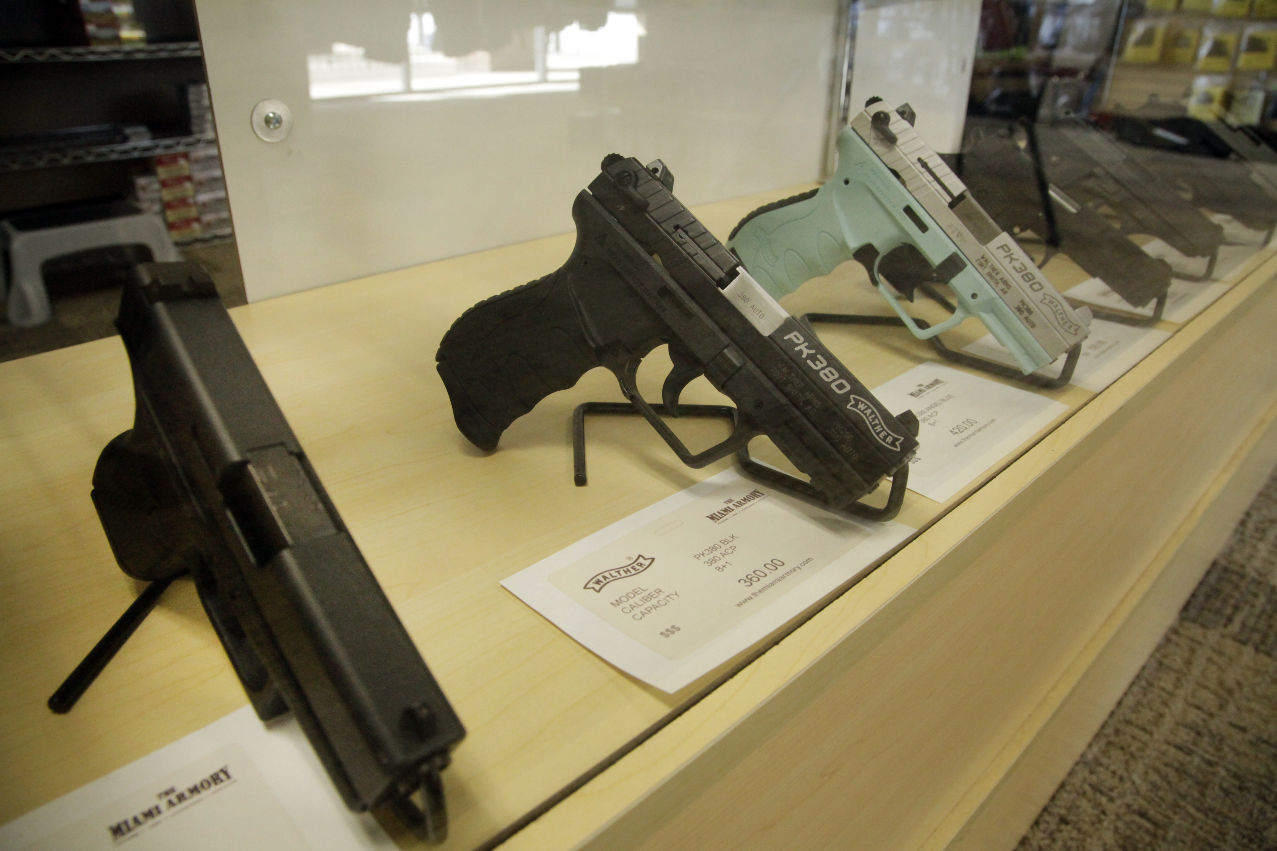 Laser Sight On Camera: The Dangers Of Unsecured Firearms - 93jt37x