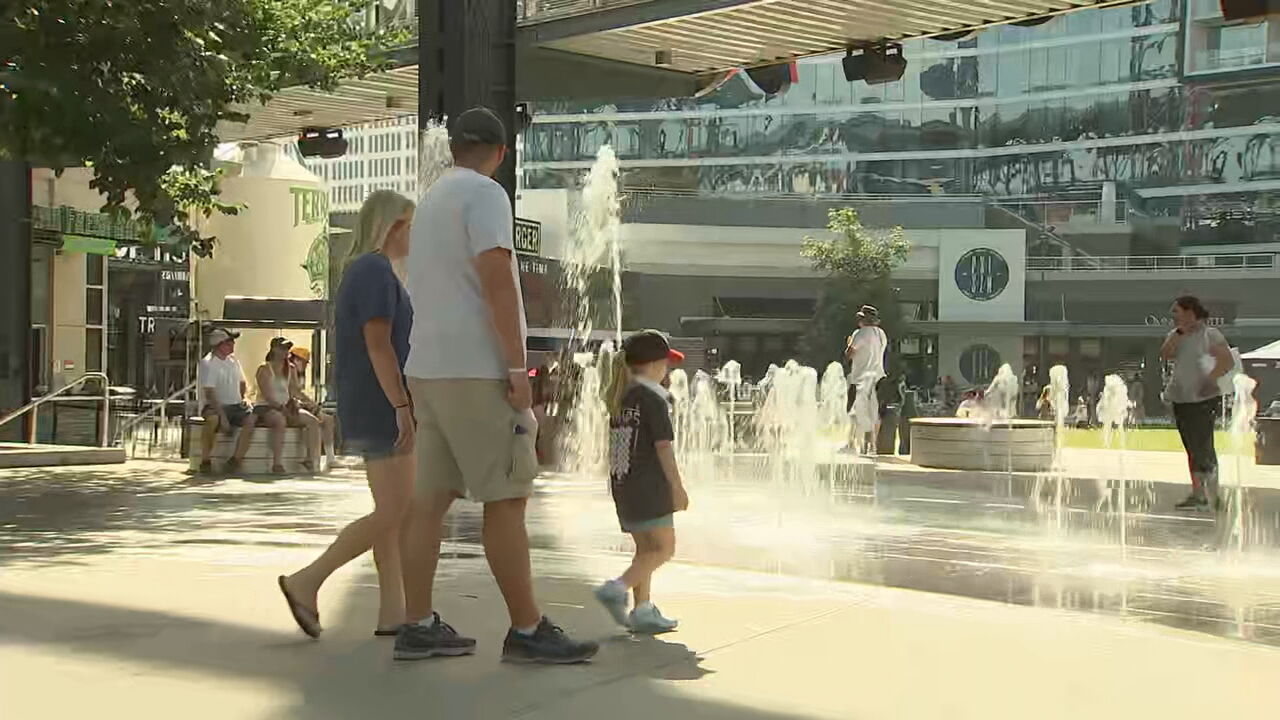 Atlanta Braves fans staying cool