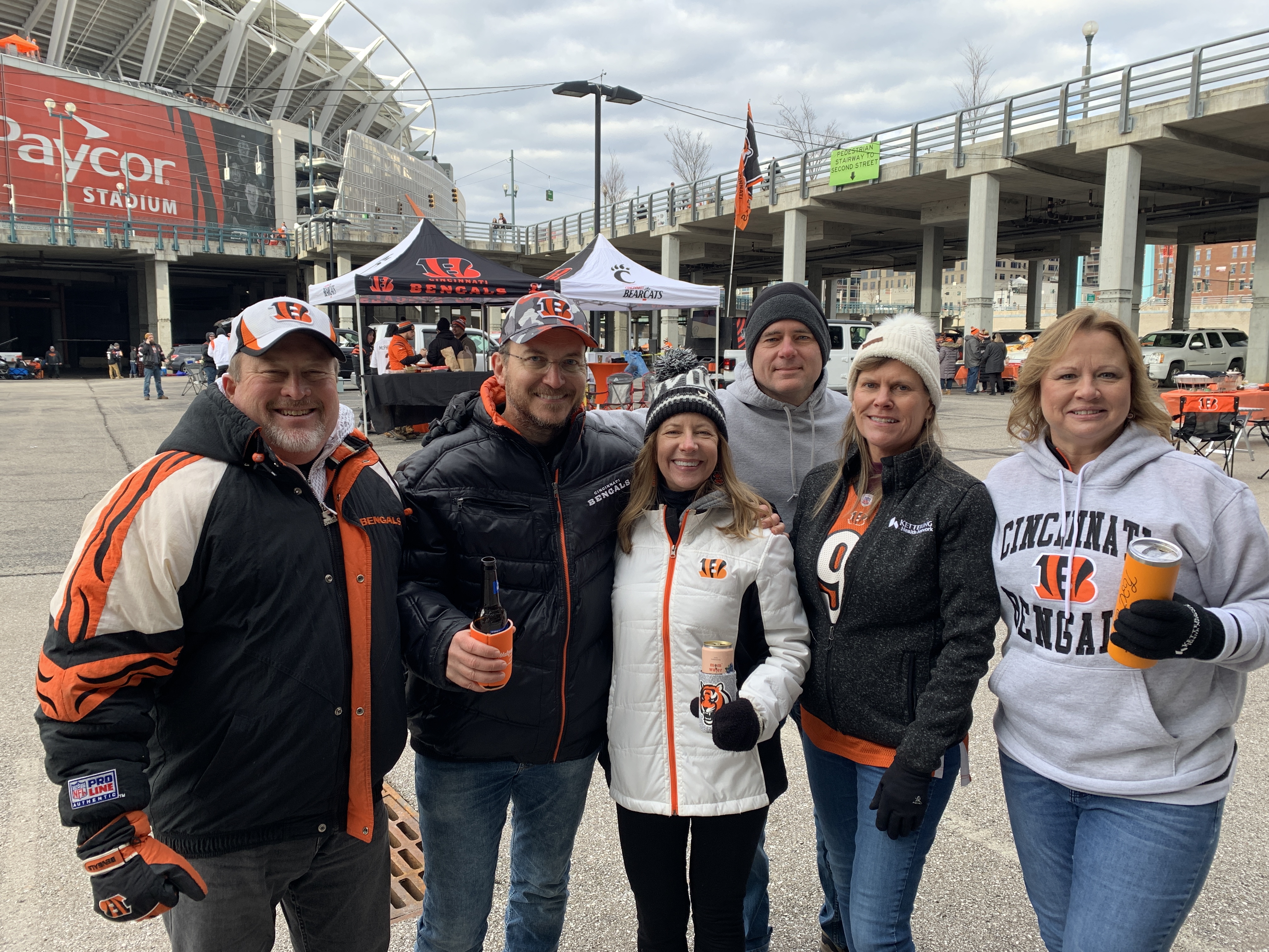 Hundreds of Bengals fans gather for tailgate outside Highmark Stadium –  WHIO TV 7 and WHIO Radio