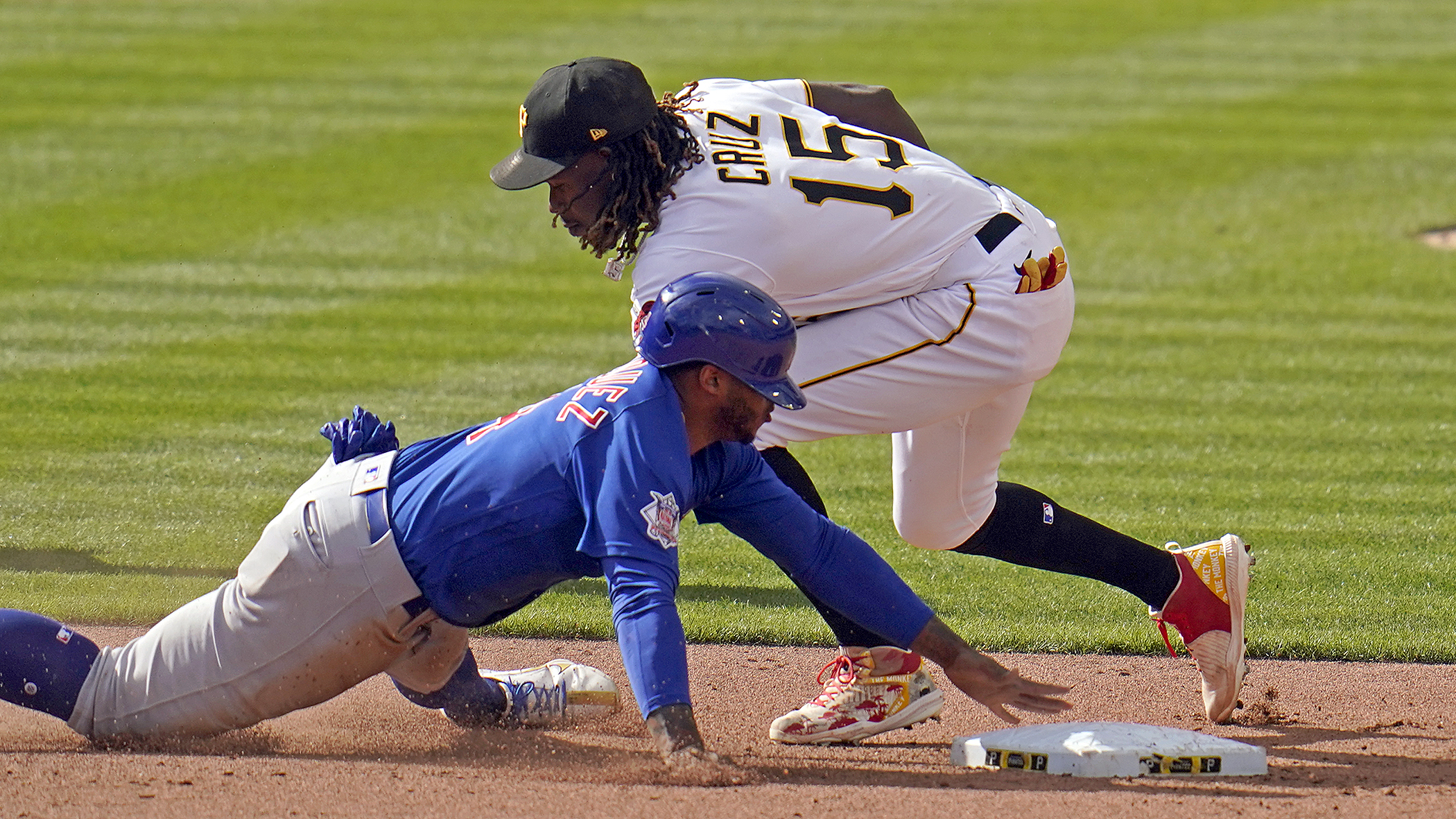 Cubs lose Wisdom, don masks and beat Pirates