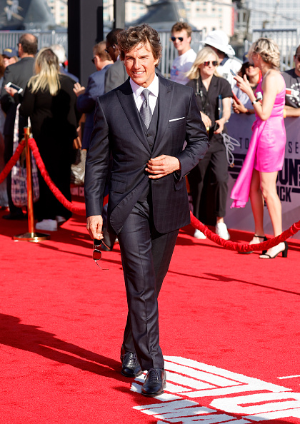 Tom Cruise & Jennifer Connelly - Red carpet entrance of Top Gun: Maverick -  Festival de Cannes