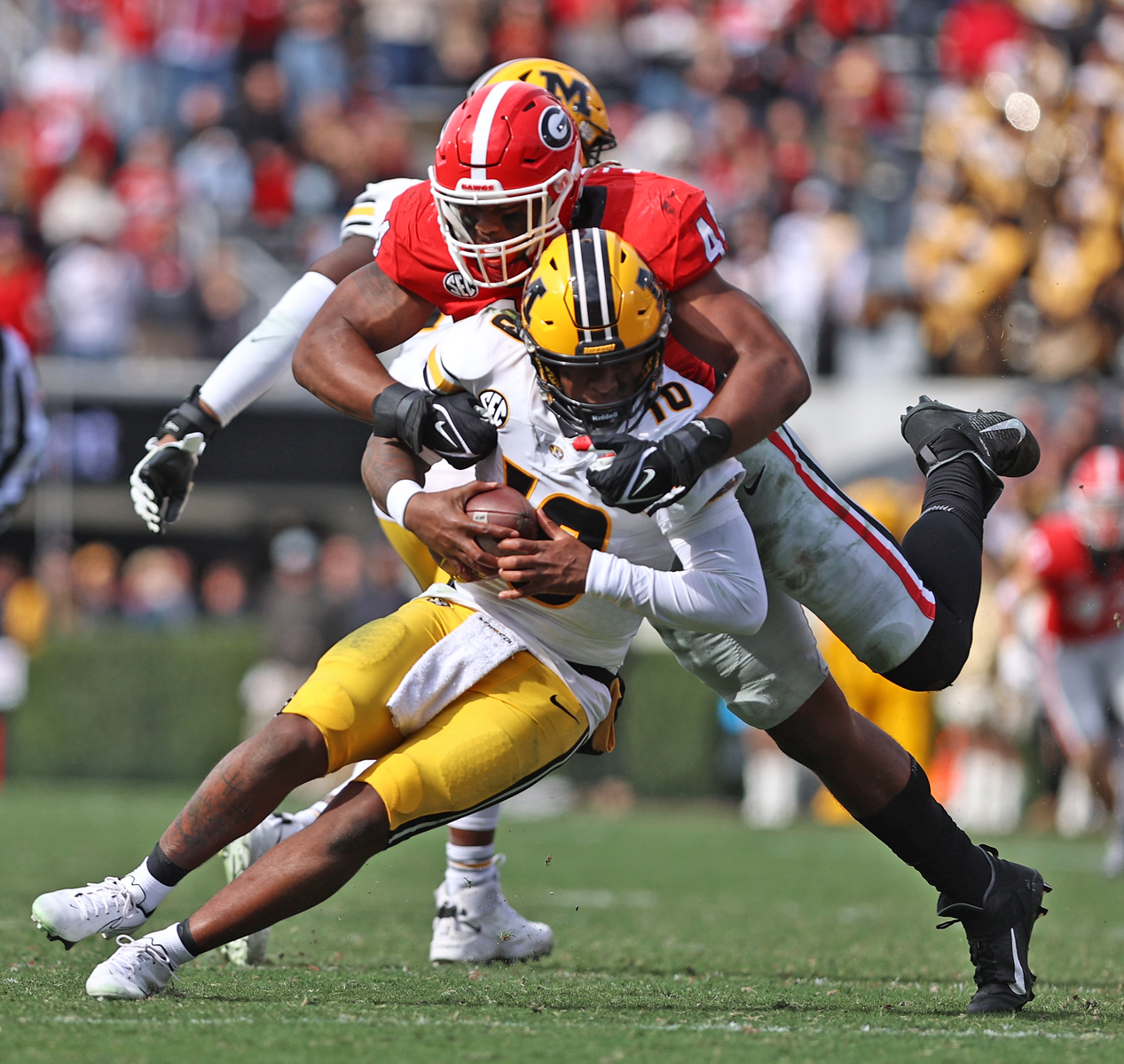 Through grief, Eagles' Jordan Davis and Nakobe Dean support each other  after the loss of their Georgia friends