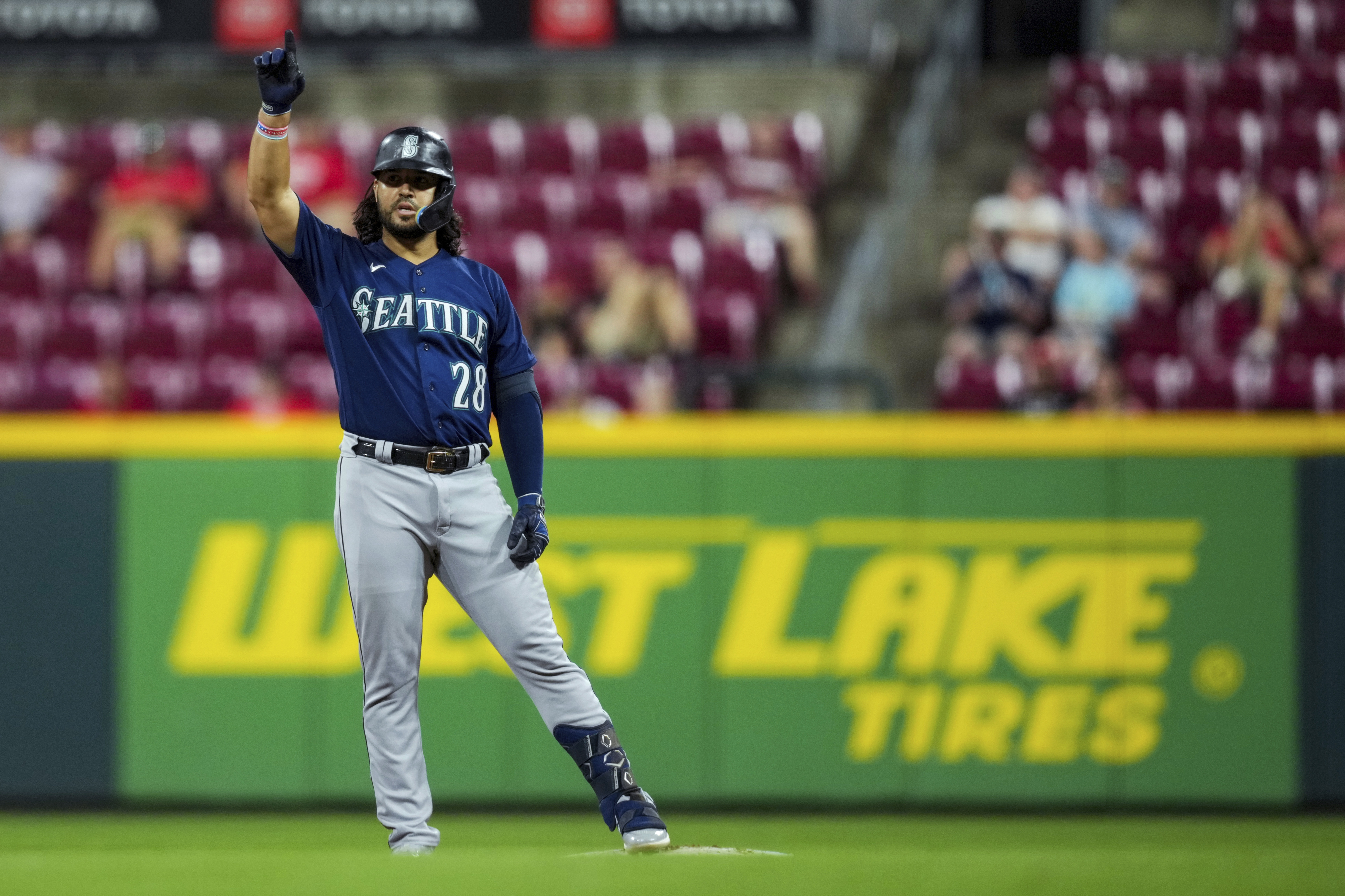 Crawford, Raleigh fuel big inning in Mariners' 8-4 win over Reds