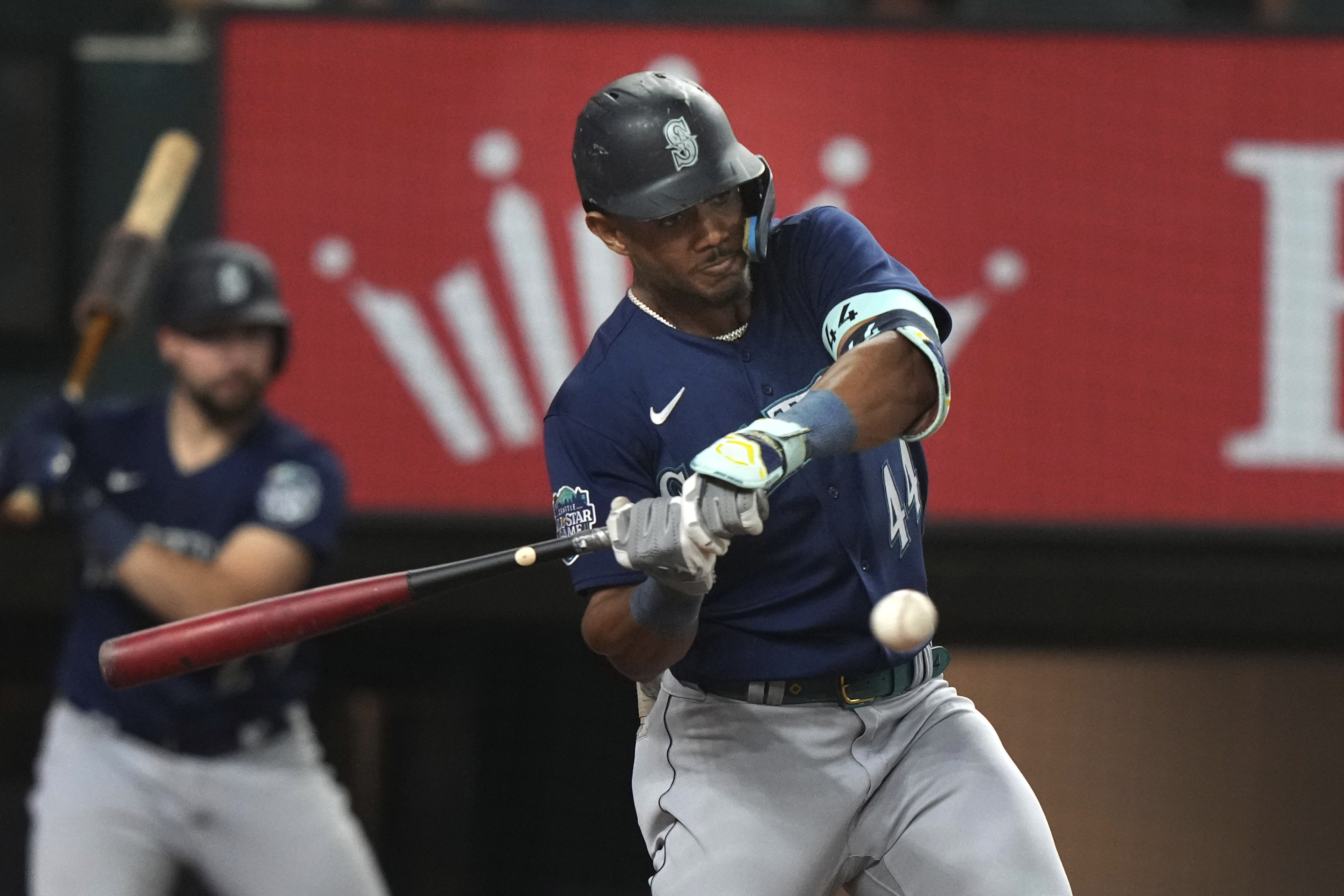 AL West-leading Texas Rangers snatch 2-0 win over Mariners