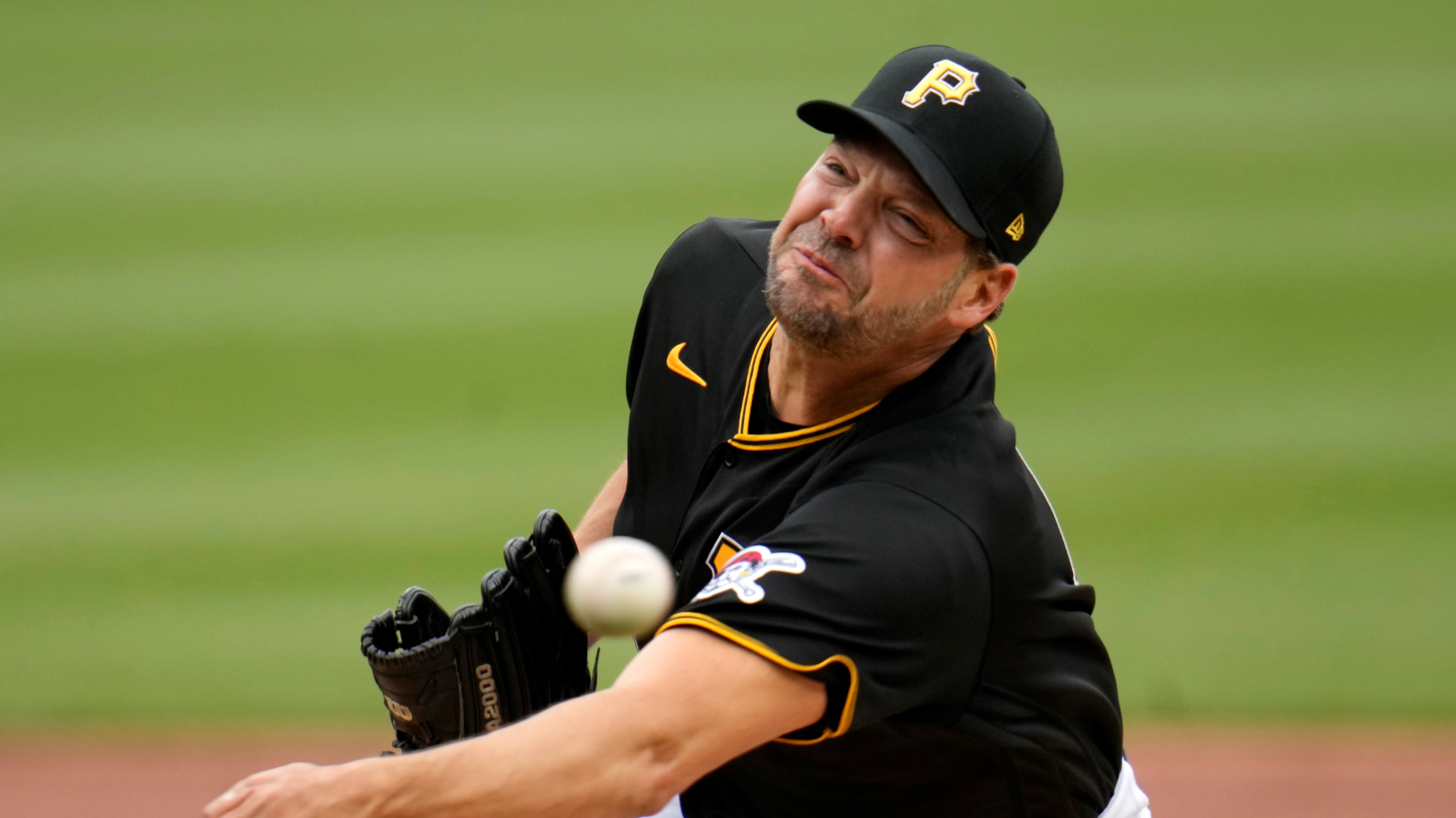 Rich Hill pitches into 7th as Pirates complete sweep with 2-1
