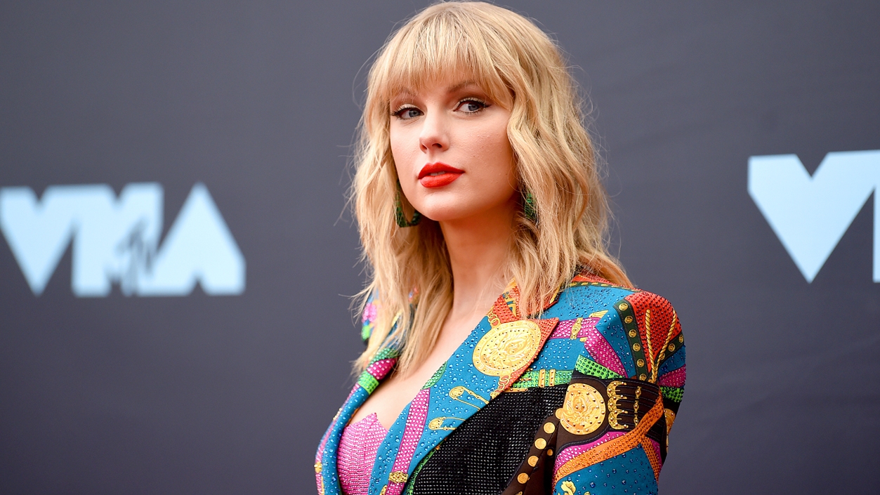 Taylor Swift postpones Brazil show day after fan death - Los Angeles Times