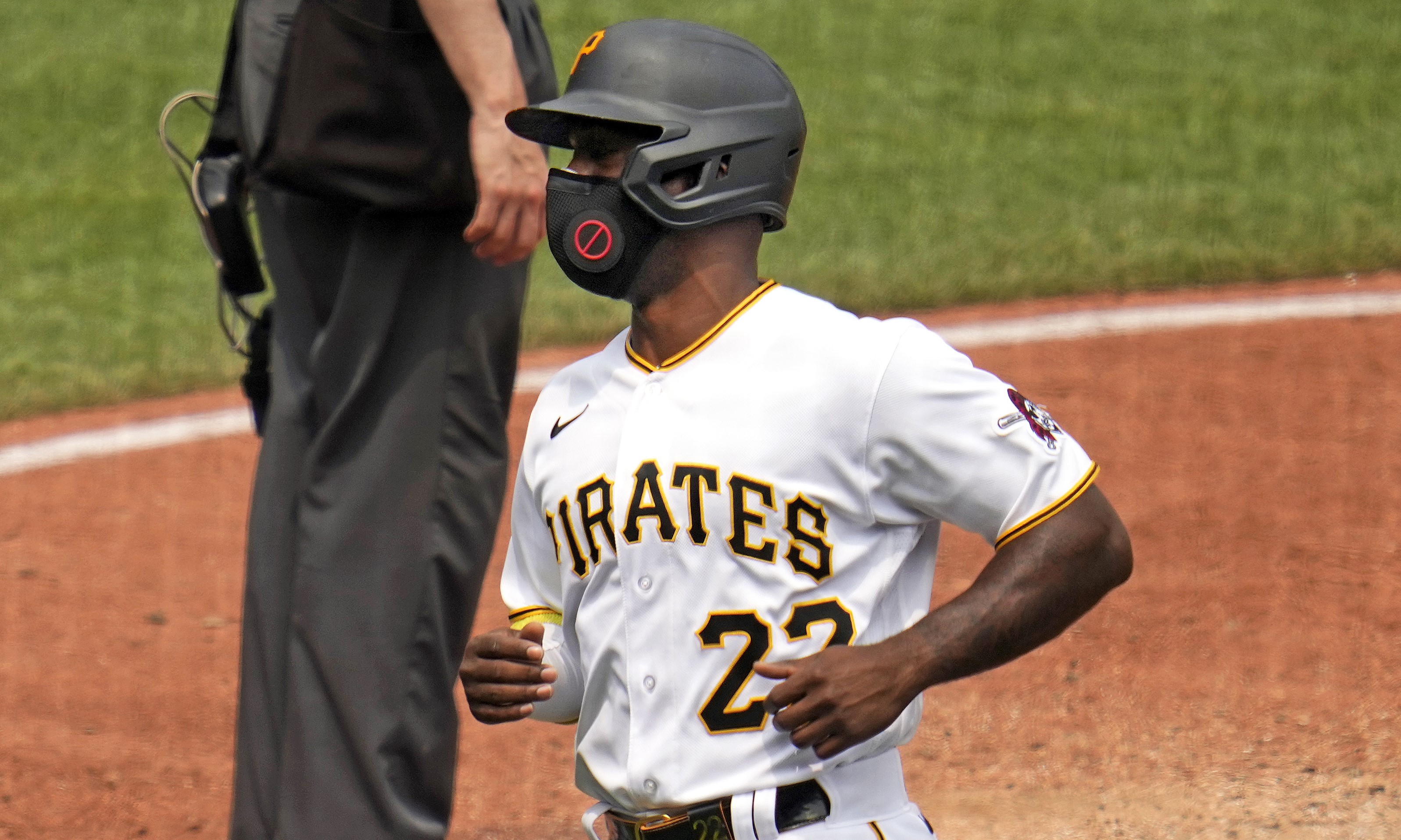 Pirates' Andrew McCutchen exits spring training game early due to