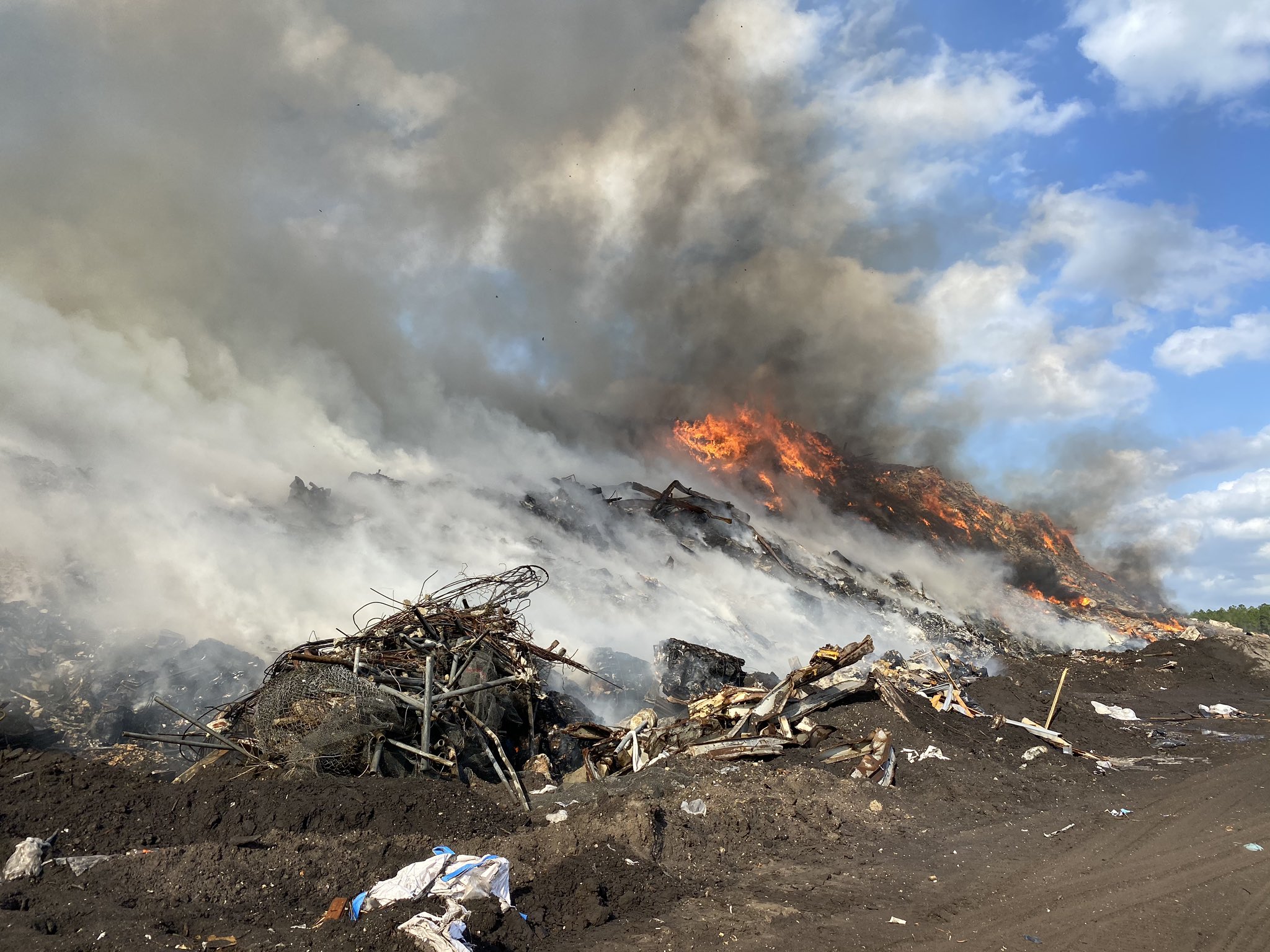 Crews respond to Jacksonville landfill fire – 104.5 WOKV