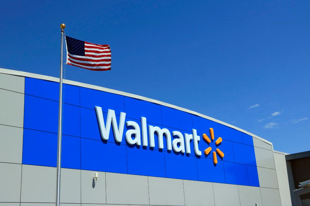 Walmart returns guns and ammunition to US store displays - WSVN 7News, Miami News, Weather, Sports