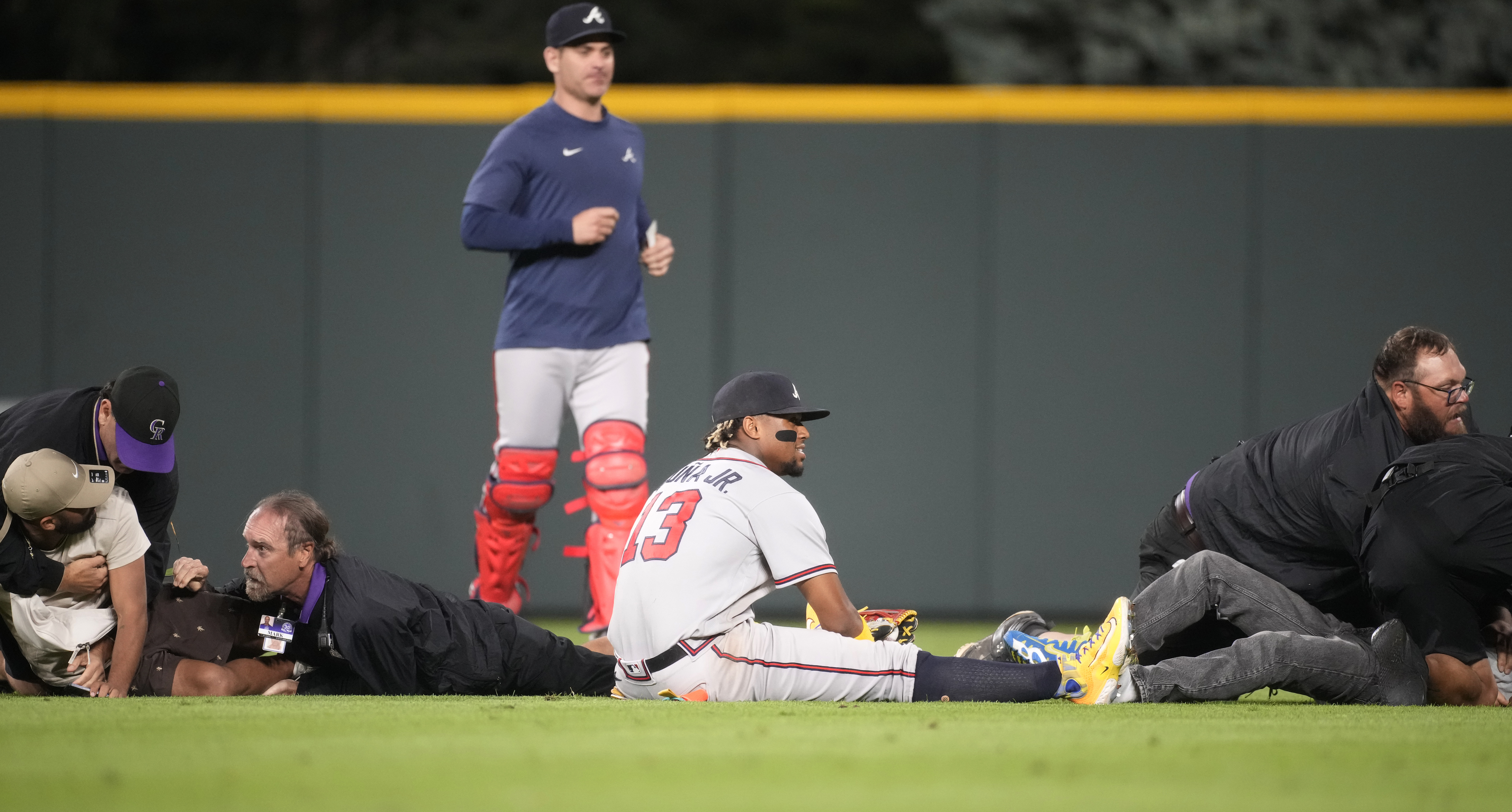 Braves score twice on Suzuki's fielding error, overcome 6-run deficit to  beat Cubs