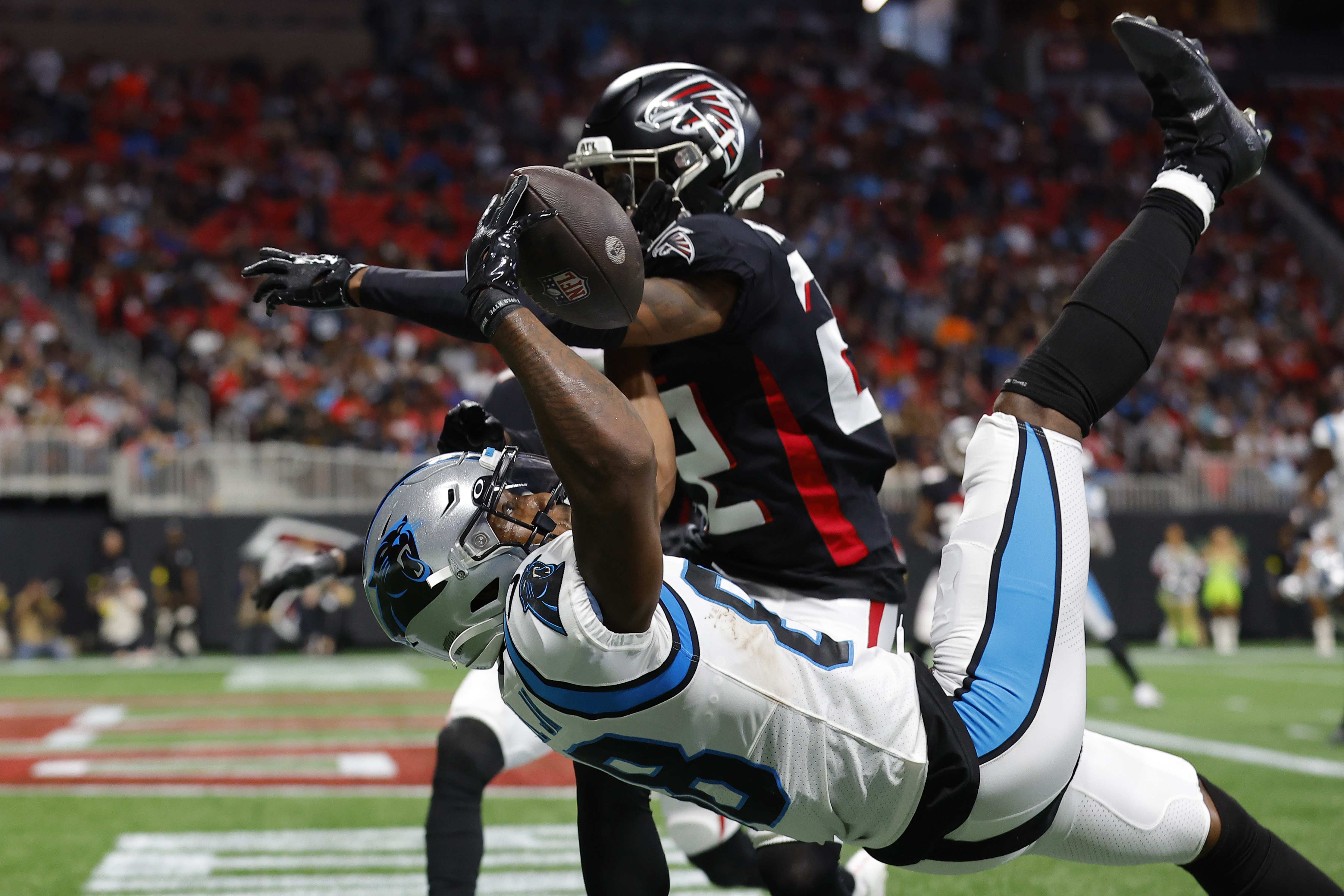 WATCH: Panthers CB Donte Jackson makes one-handed INT vs. Falcons