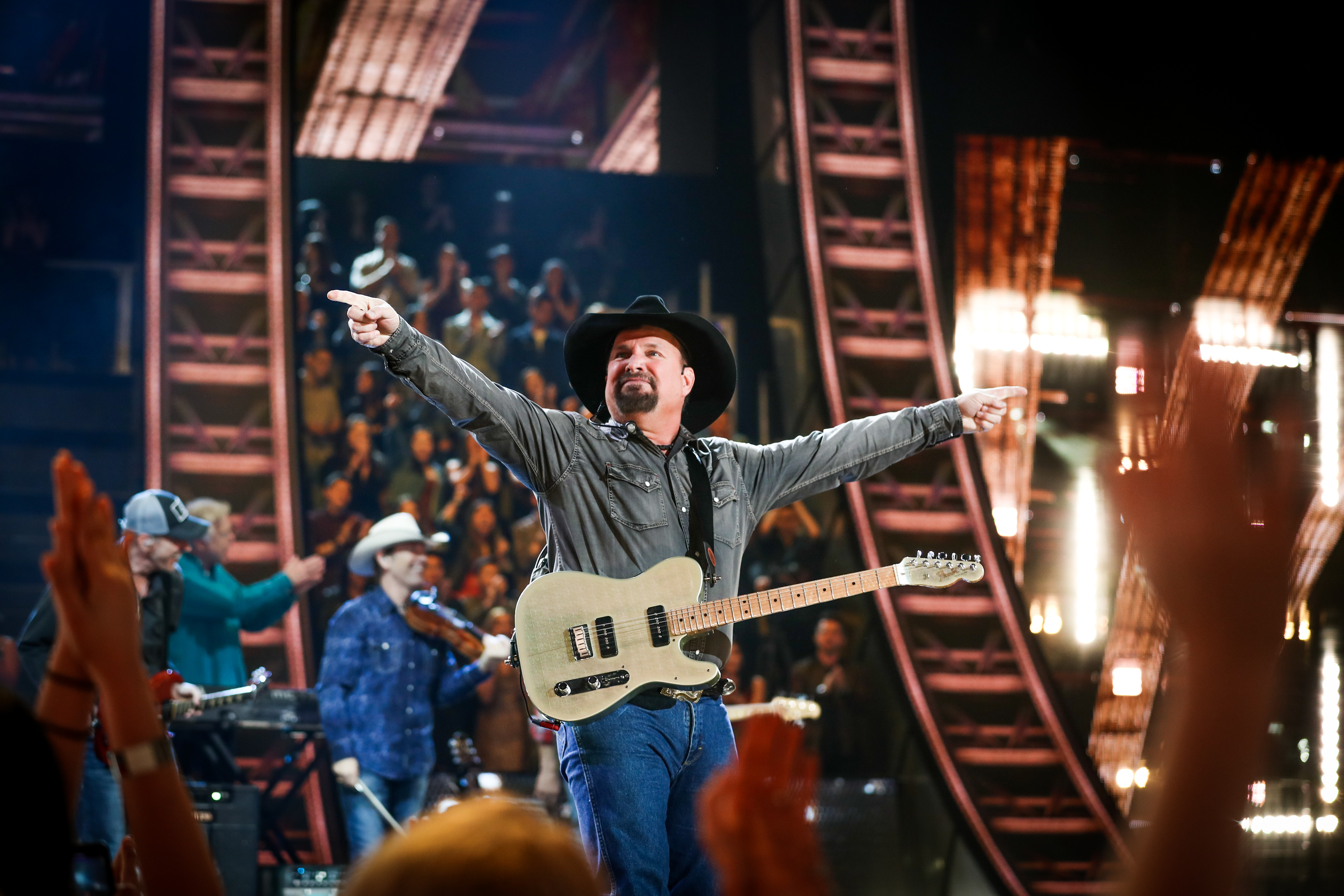 Garth Brooks Announces His Next Dive Bar Stop Florida! K92.3