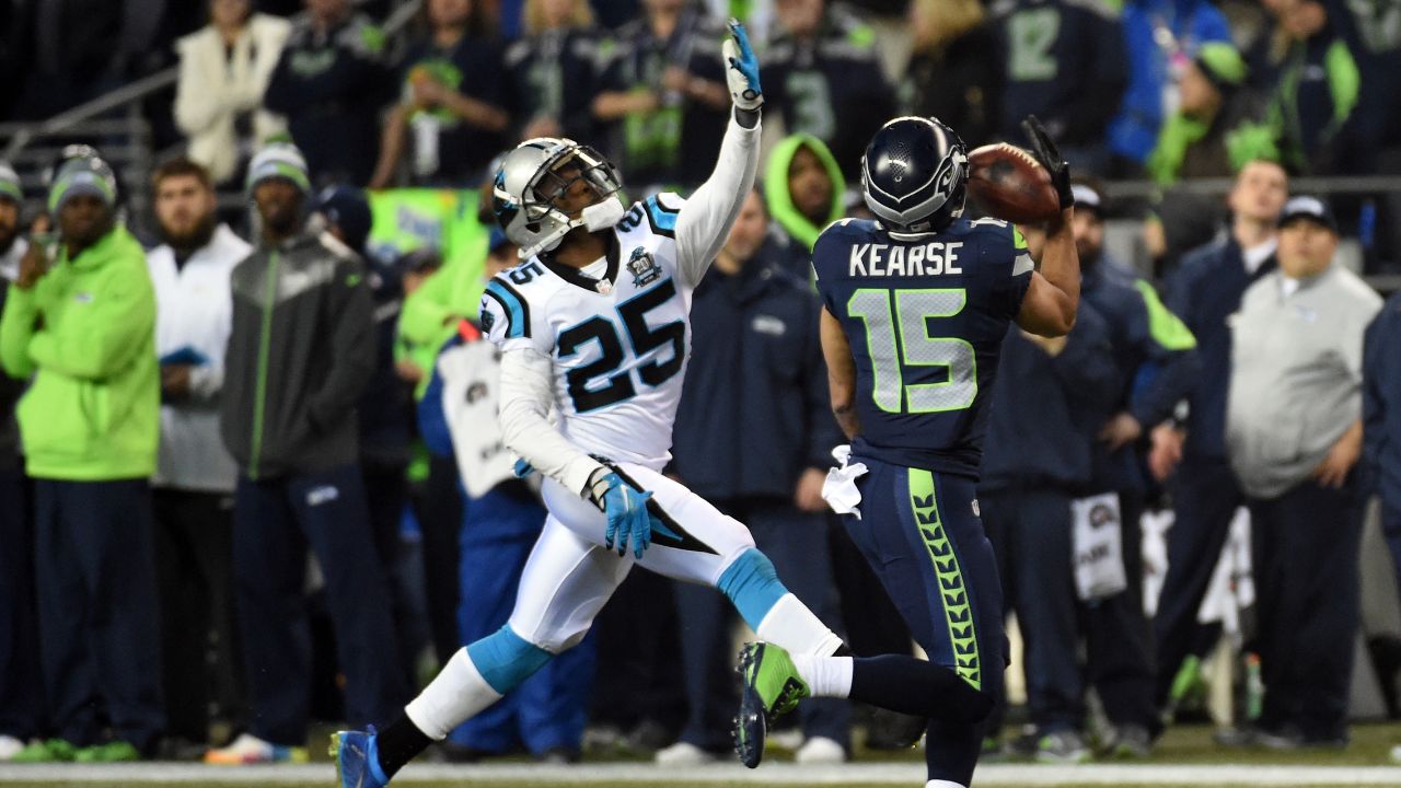 Walker sparks Seahawks in 2nd half as Seattle pulls away to beat Carolina  37-27