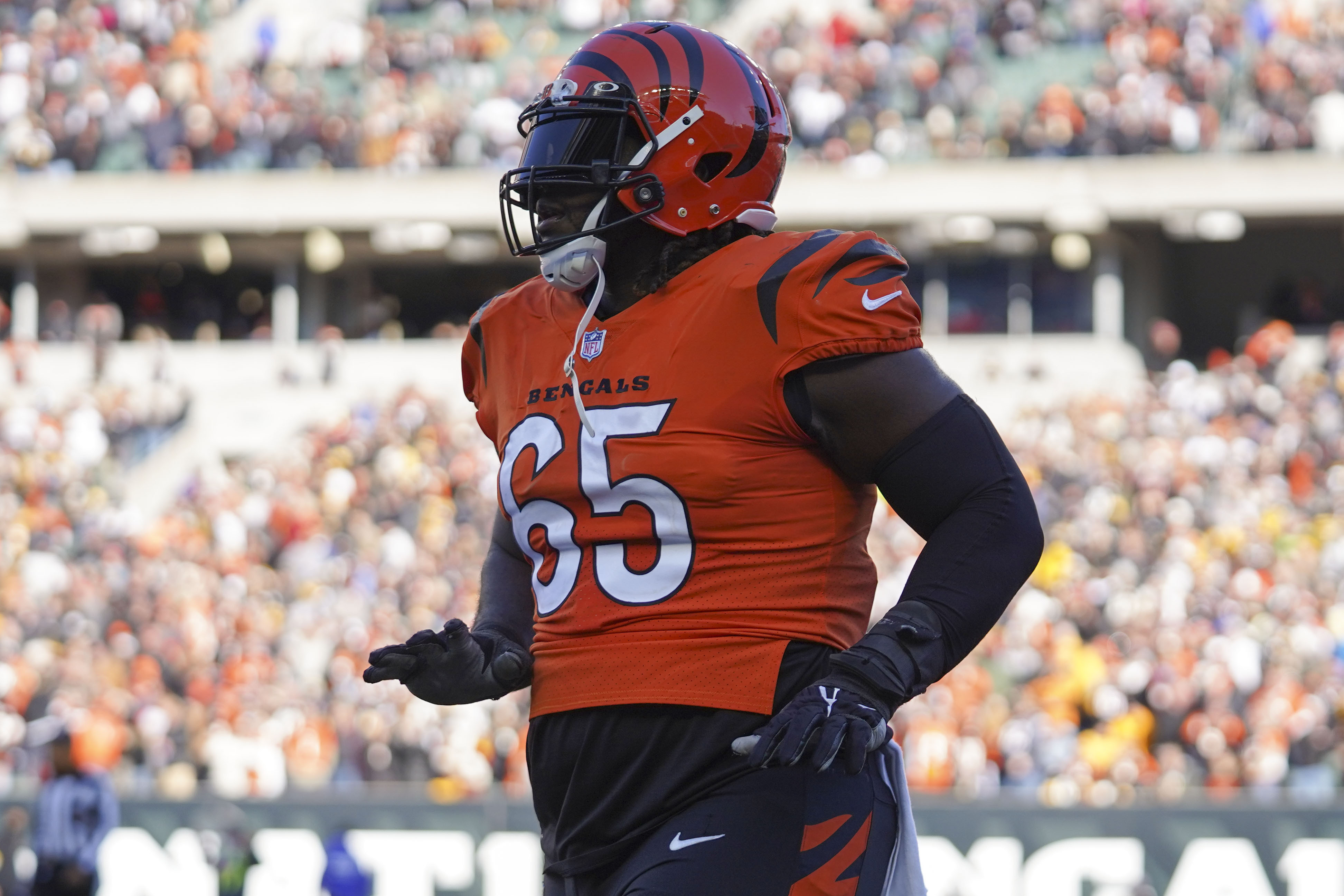 Bengals sign DL Larry Ogunjobi to one-year deal