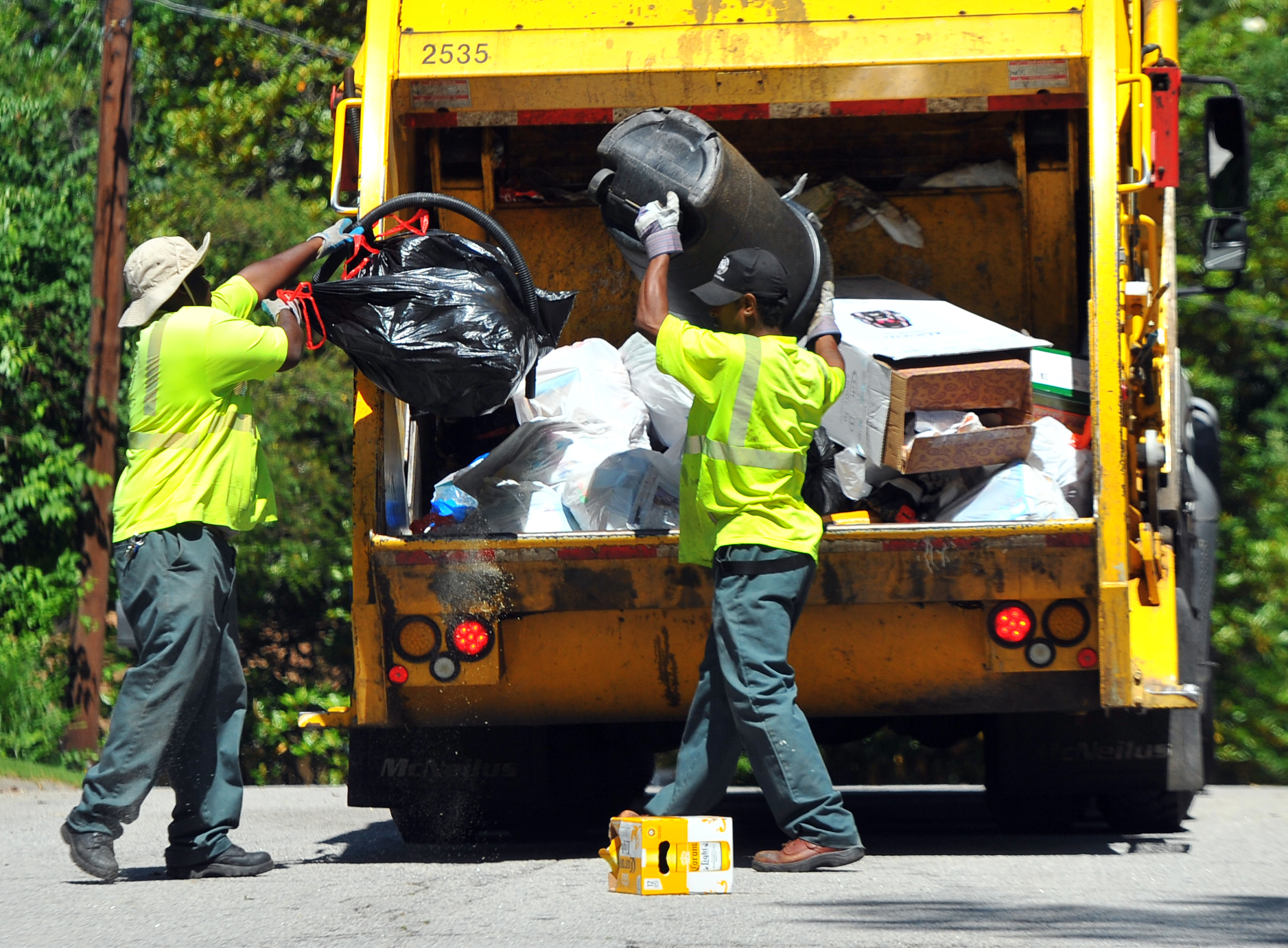 DeKalb begins onceaweek trash collection 95.5 WSB