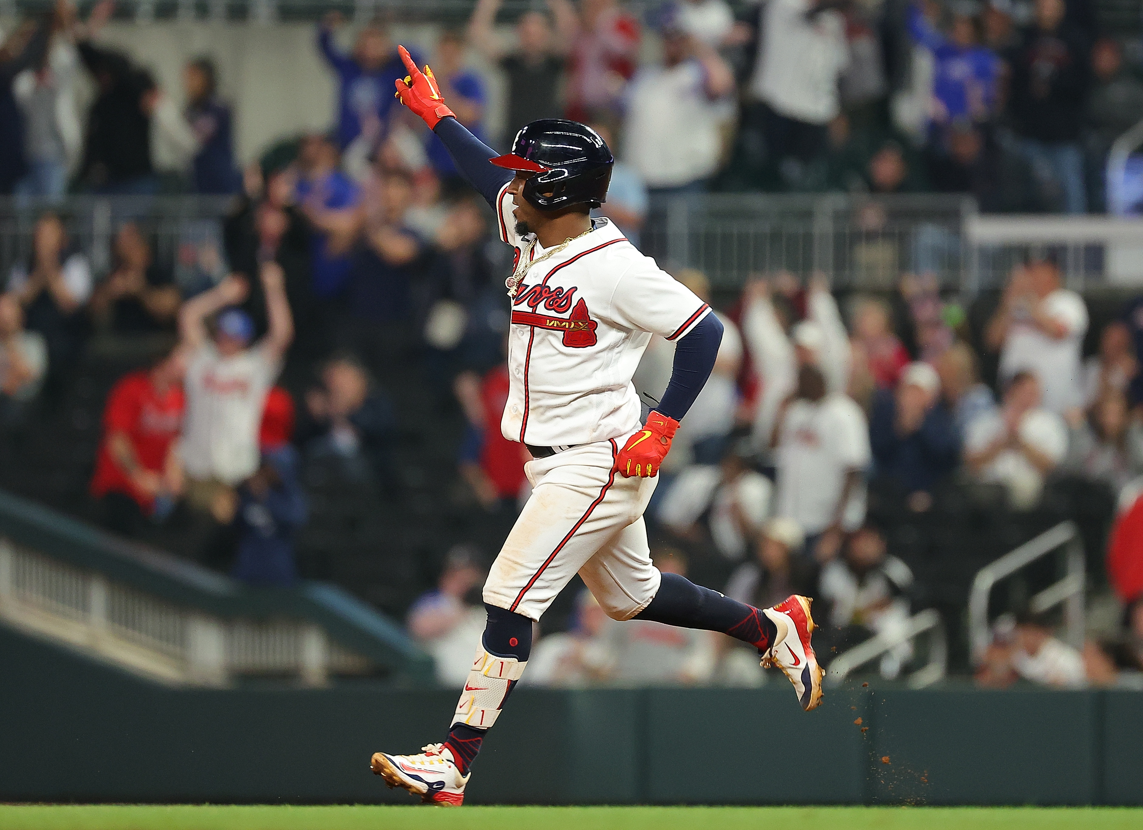 Ozzie Albies' 1st homer of '22, 04/12/2022