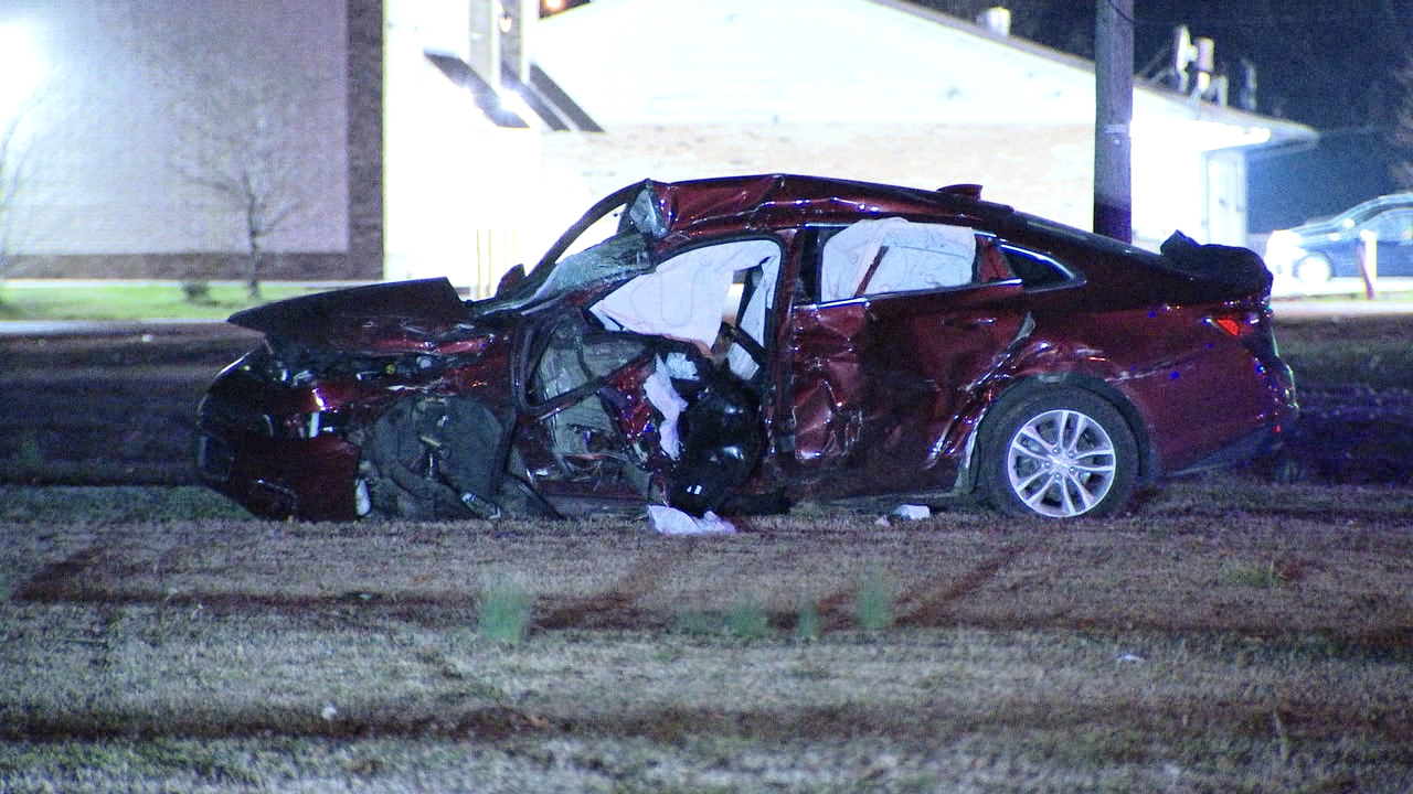 PHOTOS: MPD officer killed in overnight crash – FOX13 News Memphis