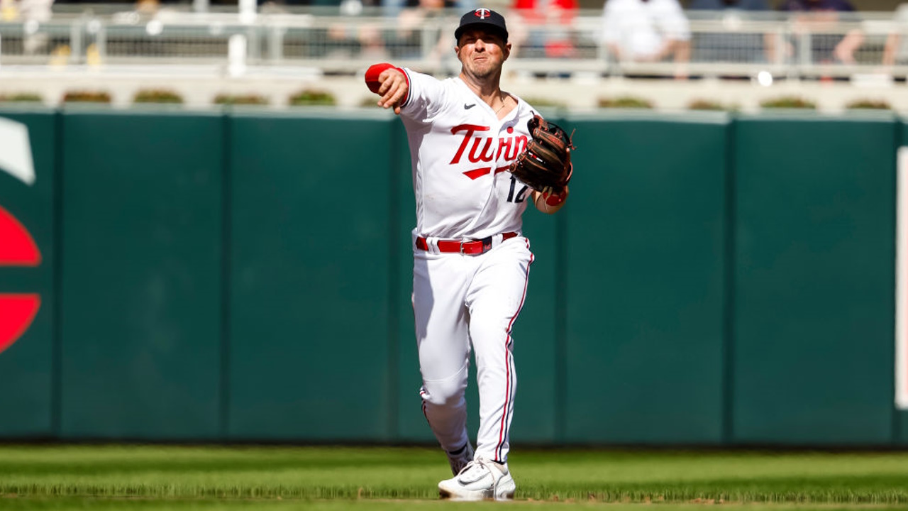 Minnesota Twins star Kyle Farmer smashed in face by 92mph fastball and  forced to leave field in terrifying moment