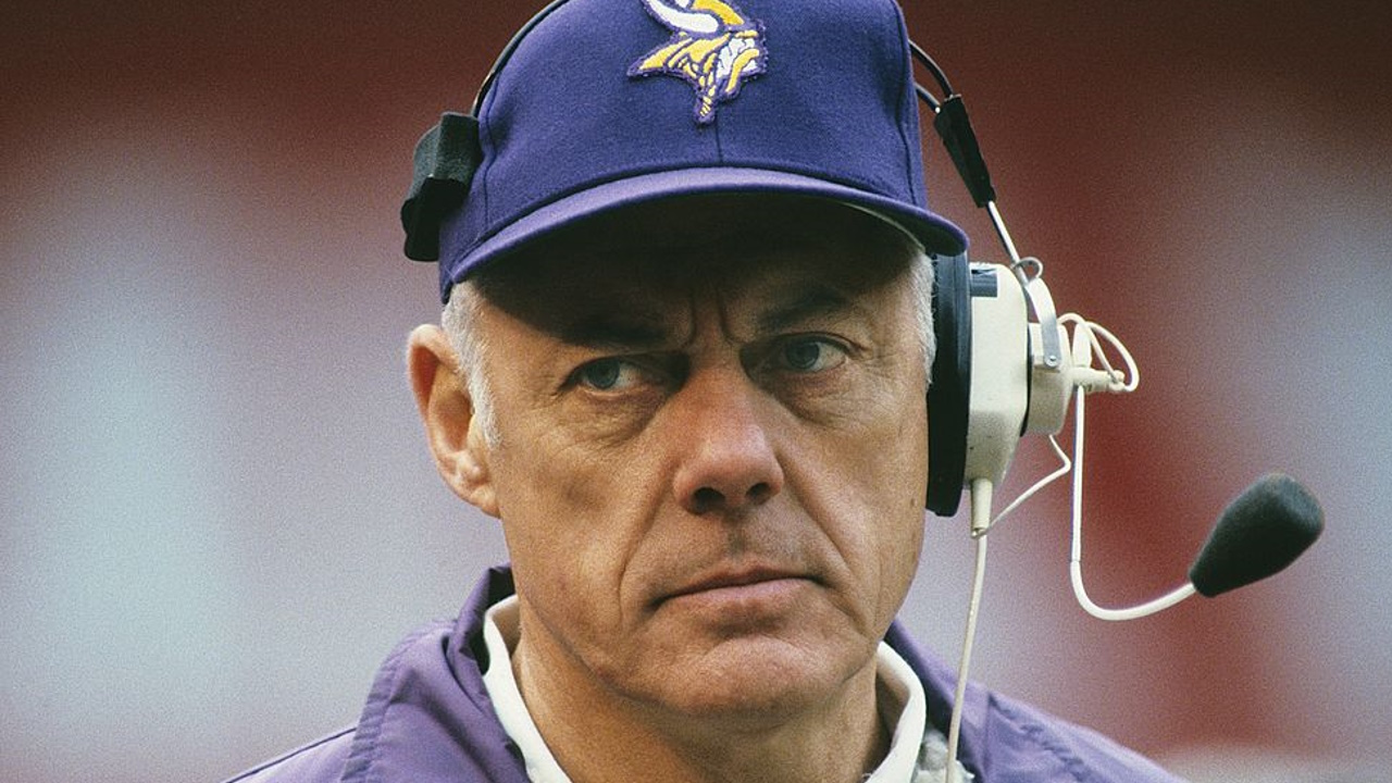 Minnesota Vikings - The ultimate #TBT for the Final Four. Bud Grant played  for the Minneapolis Lakers from 1949-1951 and is the only person to ever  play in both the NFL and