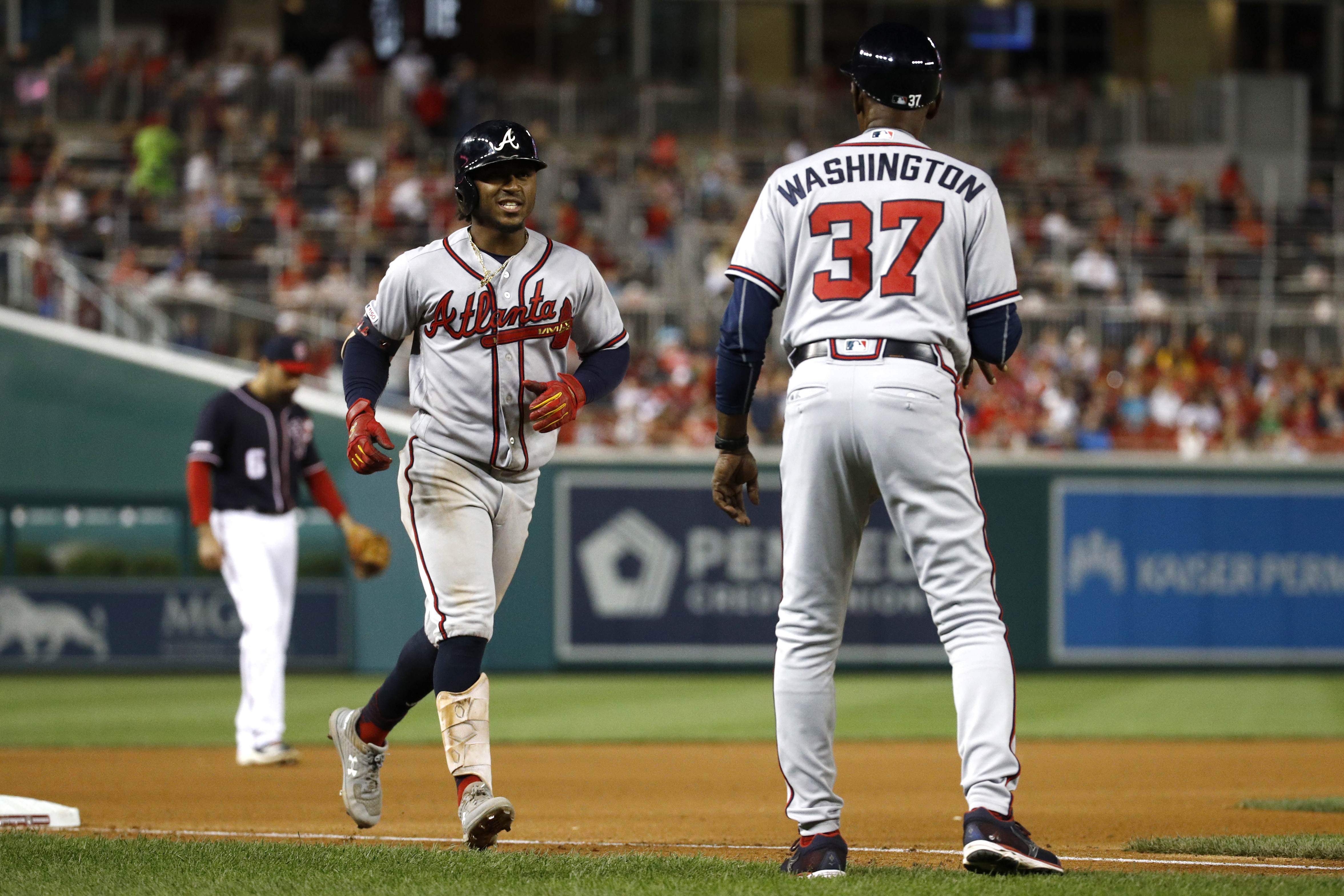 Atlanta Braves Ron Washington Hand dance with wash baseball player