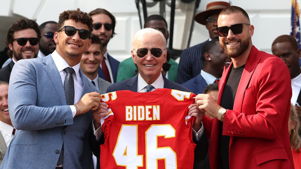 Patrick Mahomes draws laughter at White House as he steers Travis