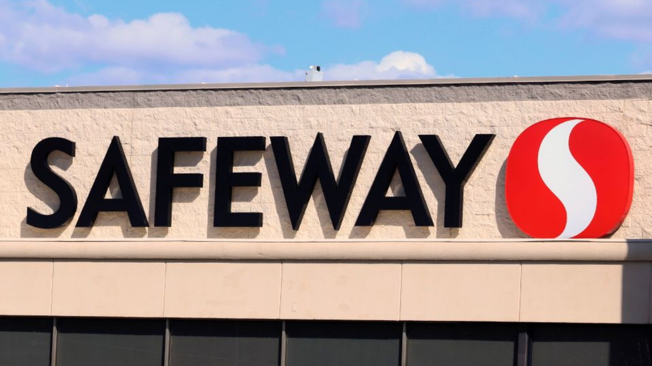 Seattle Seahawks pay for shoppers' groceries at Kent Safeway