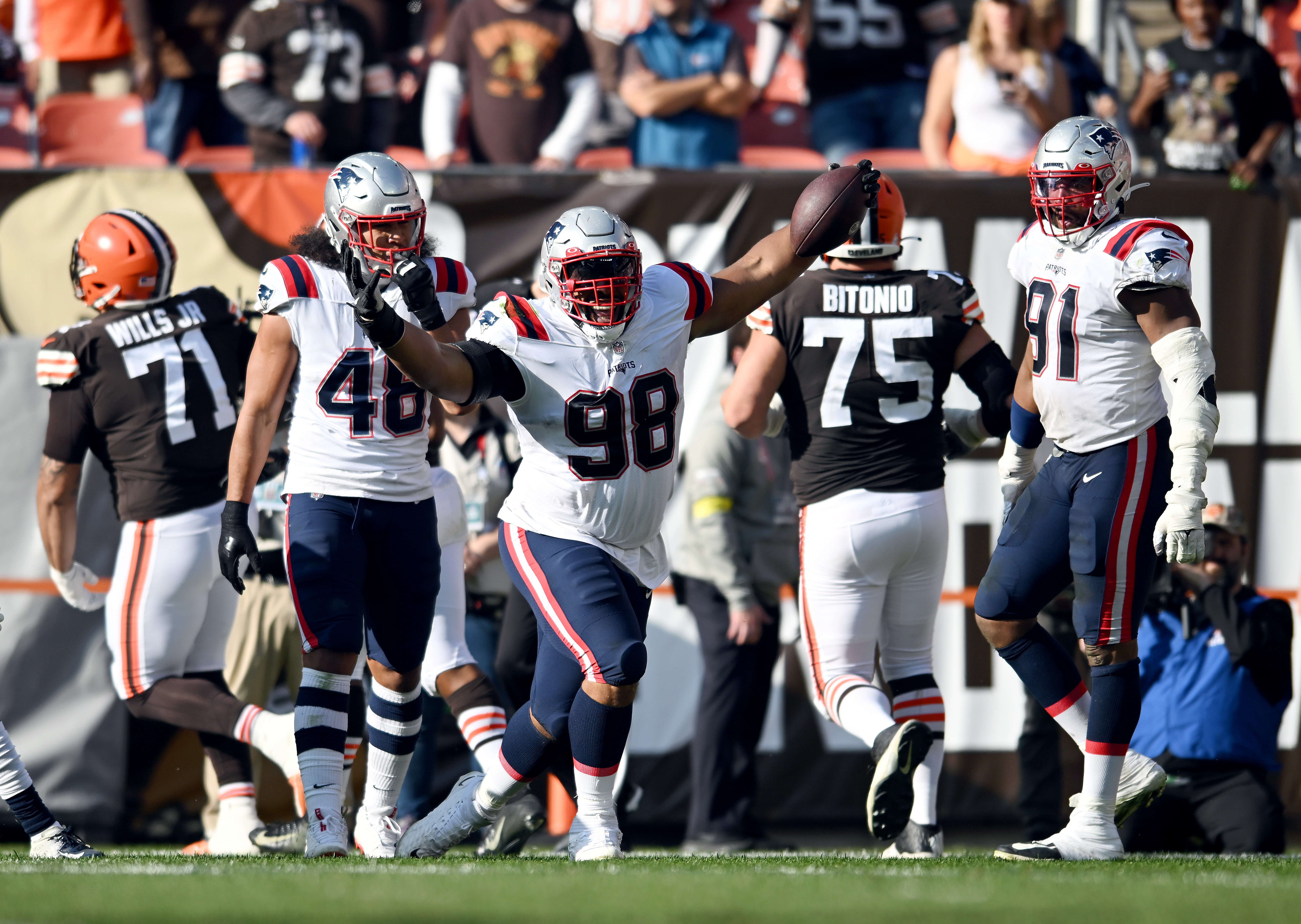 New England Patriots defensive tackle Carl Davis (98) walks off the field  following an NFL football game against the Tennessee Titans, Sunday, Nov.  28, 2021, in Foxborough, Mass. (AP Photo/Stew Milne Stock Photo - Alamy