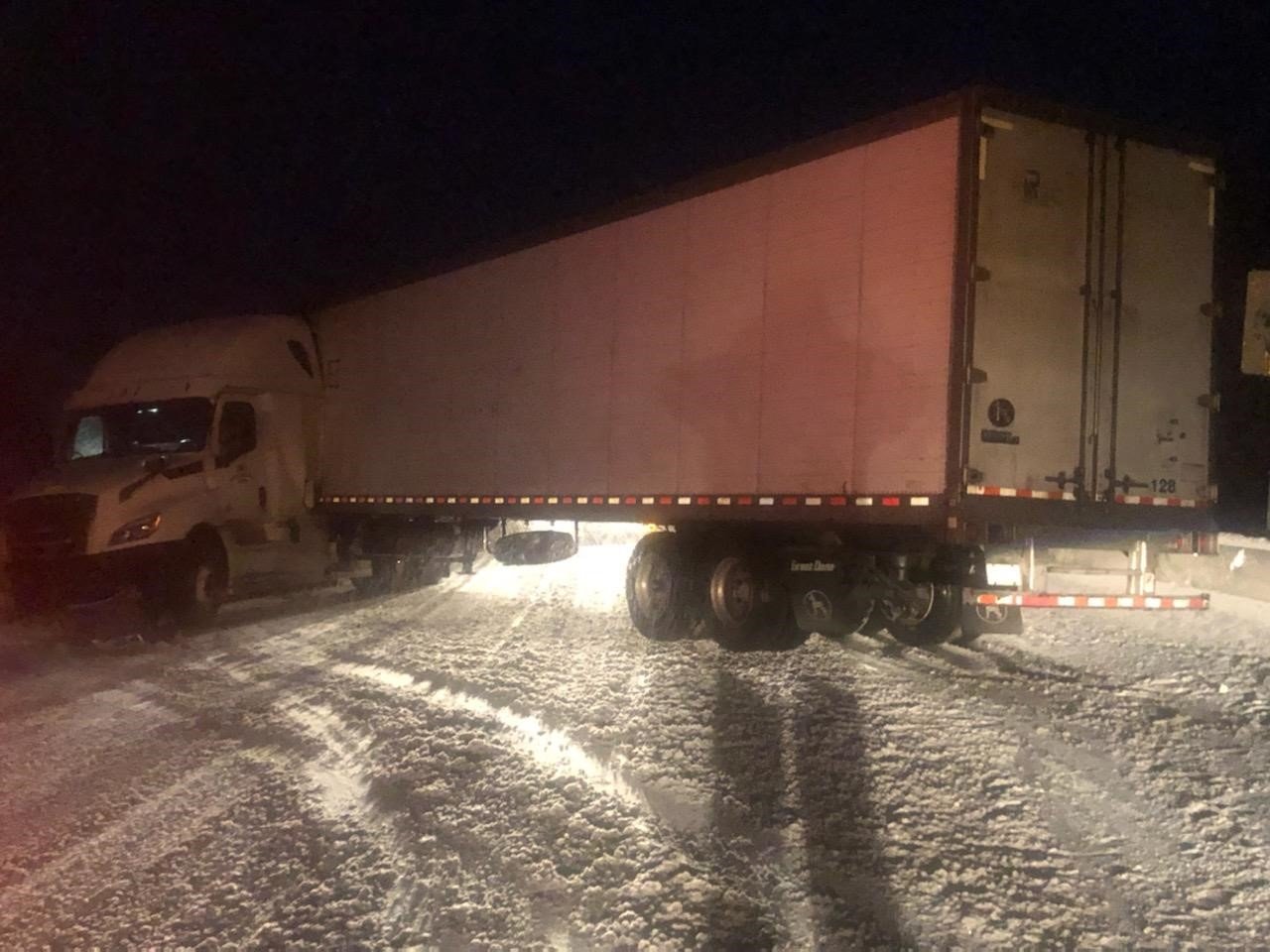 Eastbound I90 reopened at Cle Elum after jackknifed semitruck caused