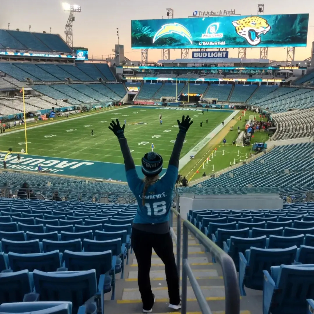 Photos: Jaguars fans showing their colors during Jags V. Chargers