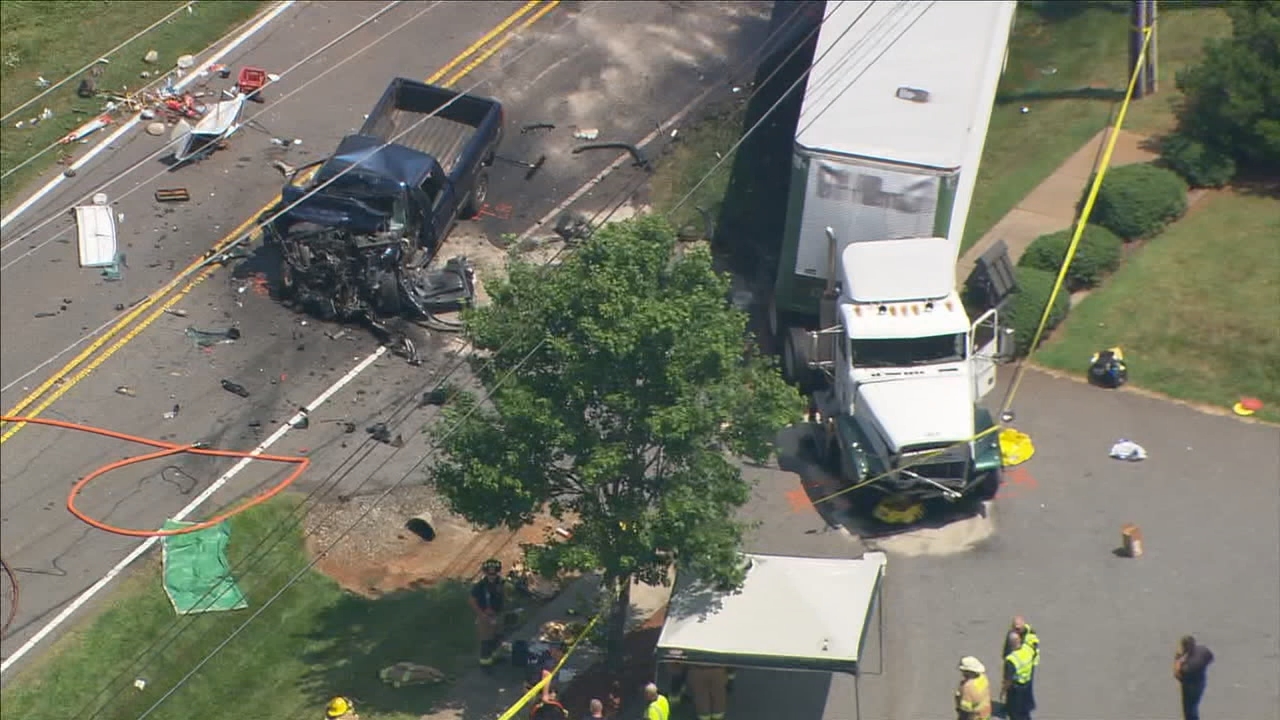 Man killed in headon crash involving tractortrailer in Catawba County