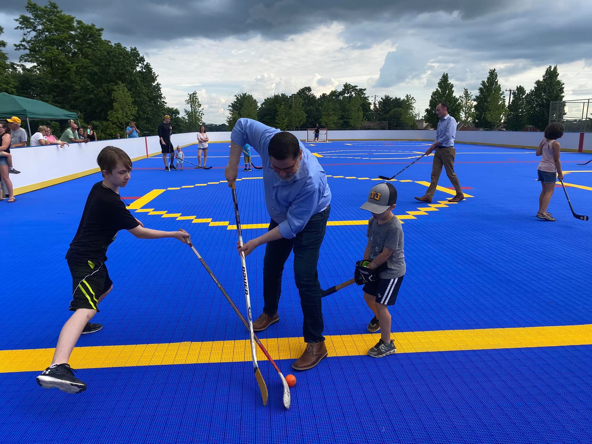 pittsburgh-kids-get-new-dek-hockey-rink-wpxi